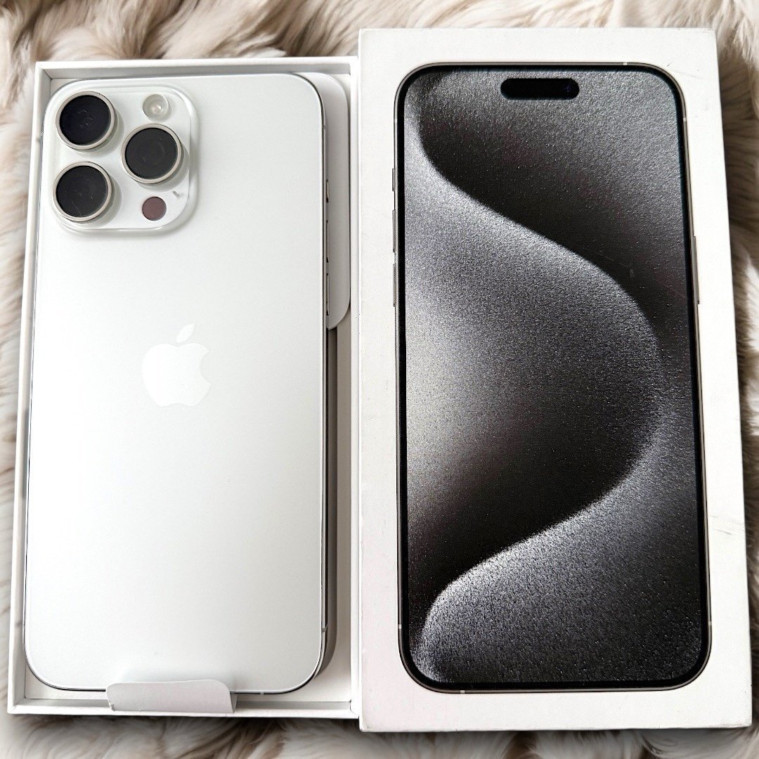 iPhone 15 Pro Max White Titanium Unlocked 256 GB 3V18