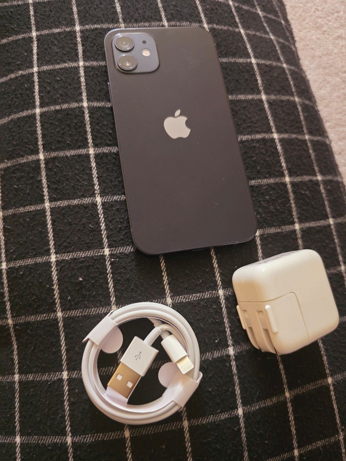 Iphone 12 unlocked 7Q53