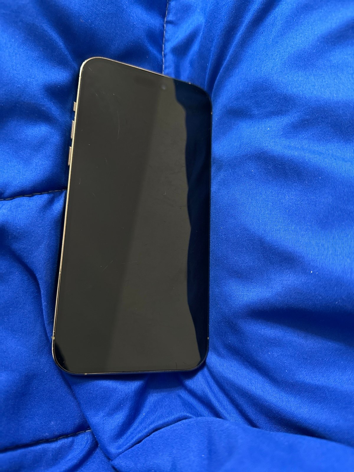 Gold iphone14 pro max 8F97