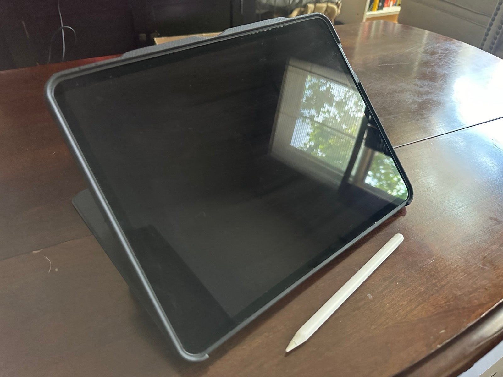 iPad pro 12.9’ 5th Gen M1 2TB w/ Apple Pencil 8S82