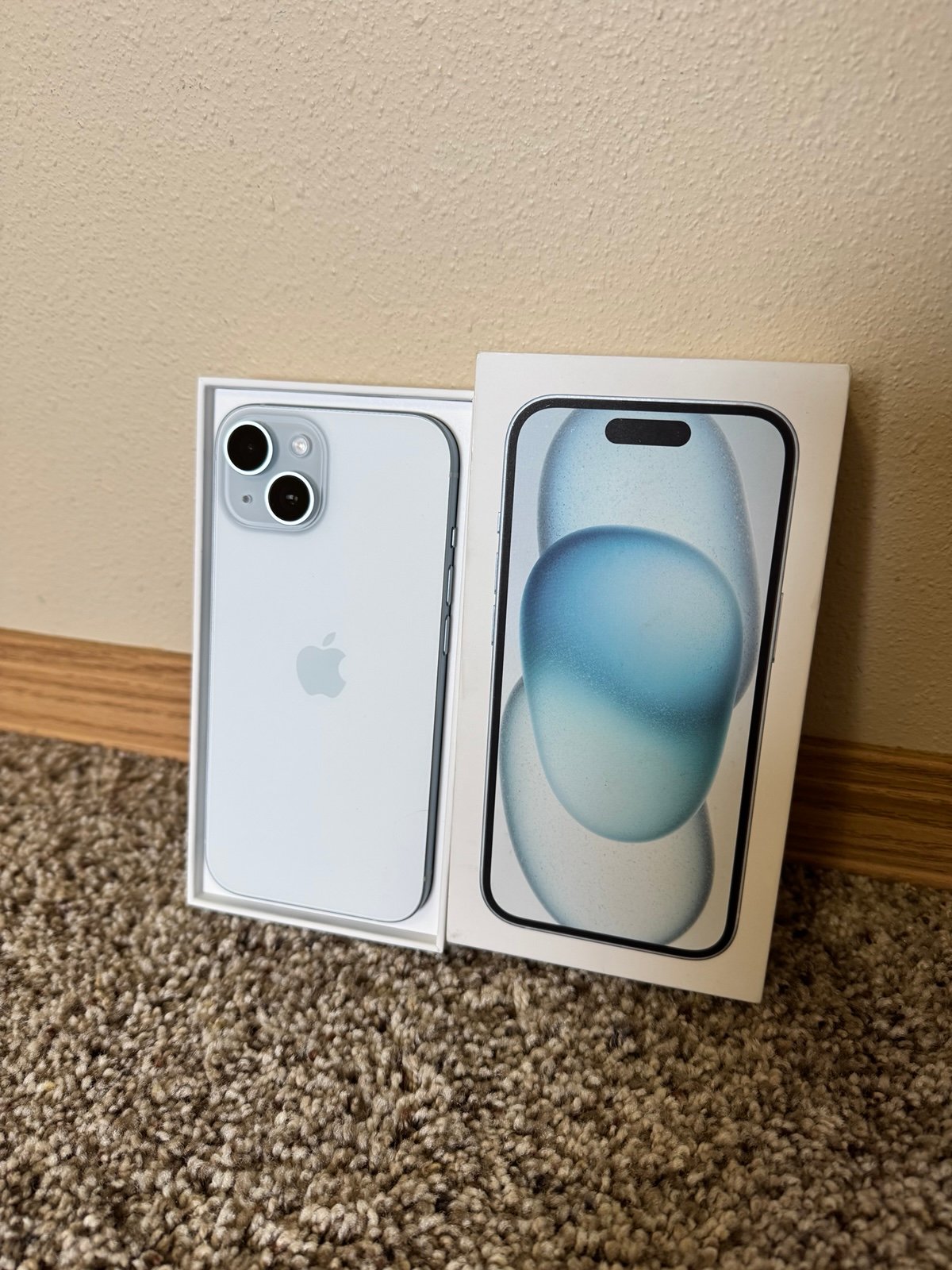 Apple iPhone 15 - 128 GB - Blue (AT&T Carrier) 7C99