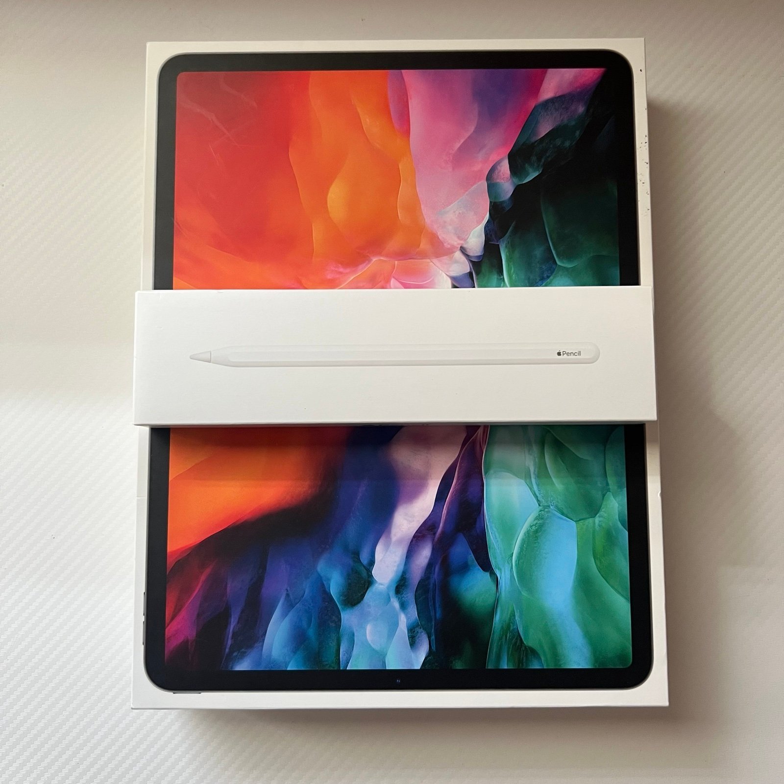 iPad Pro + Apple Pencil 7O56