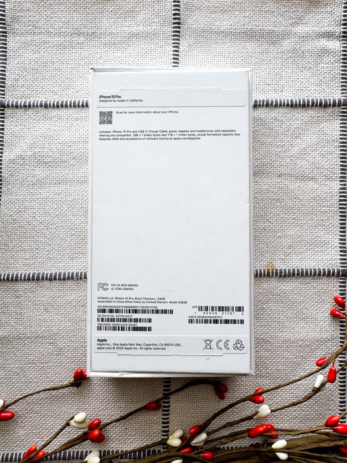 Black Titanium IPhone 15 pro 128gb (unlocked) 7V99