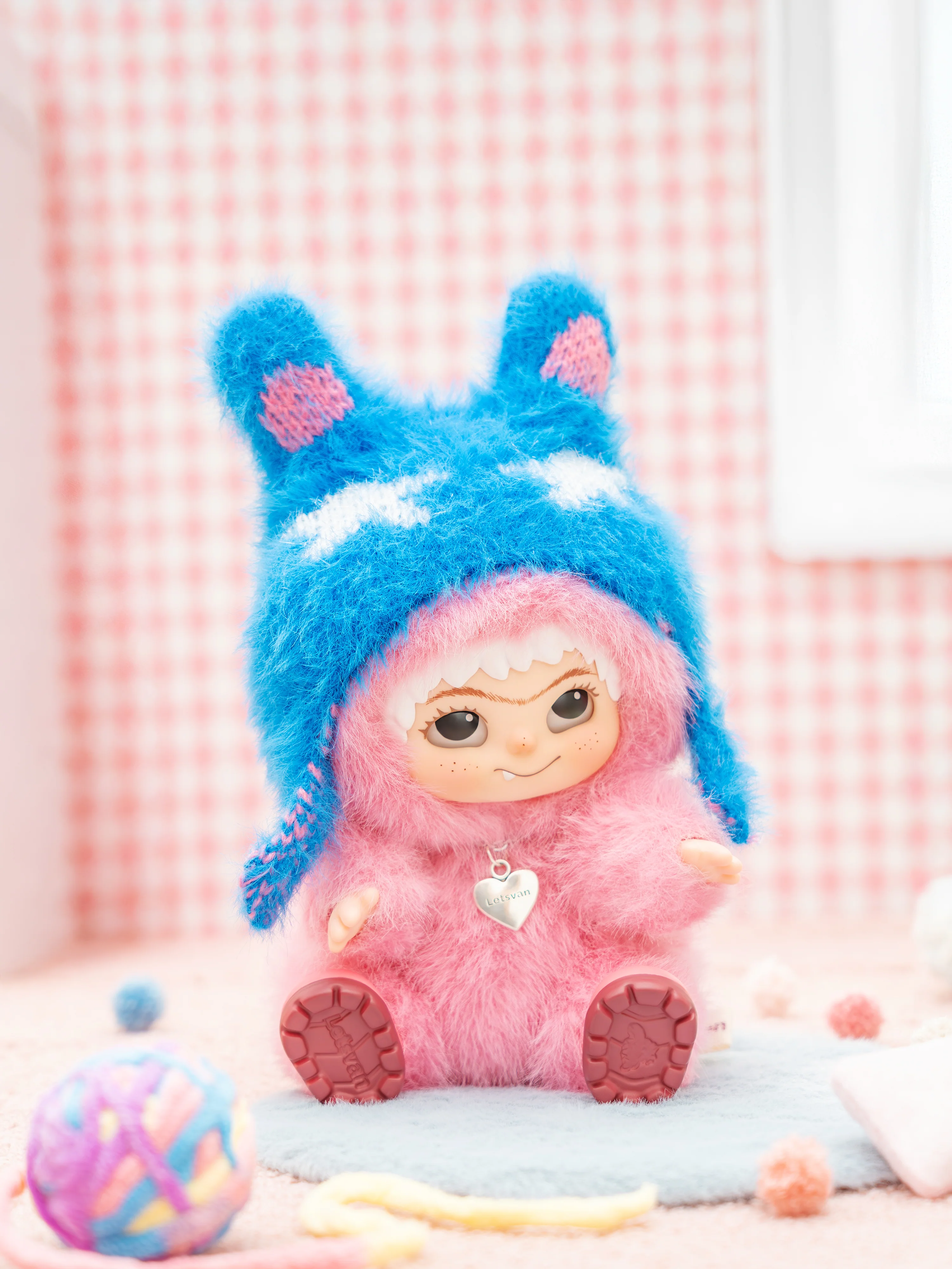 WAKUKU Fuzzy Trendy Fun Party Series