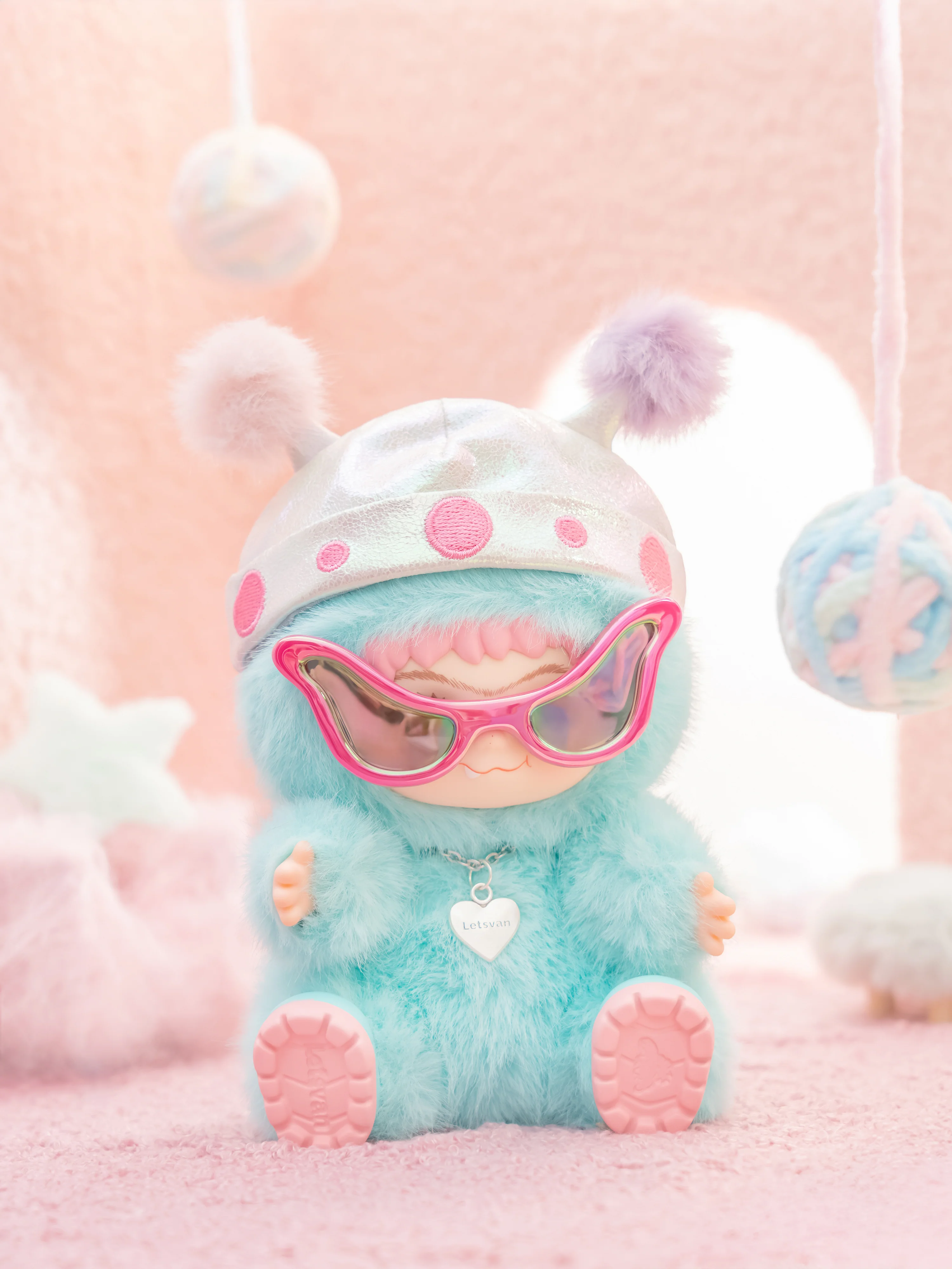 WAKUKU Fuzzy Trendy Fun Party Series