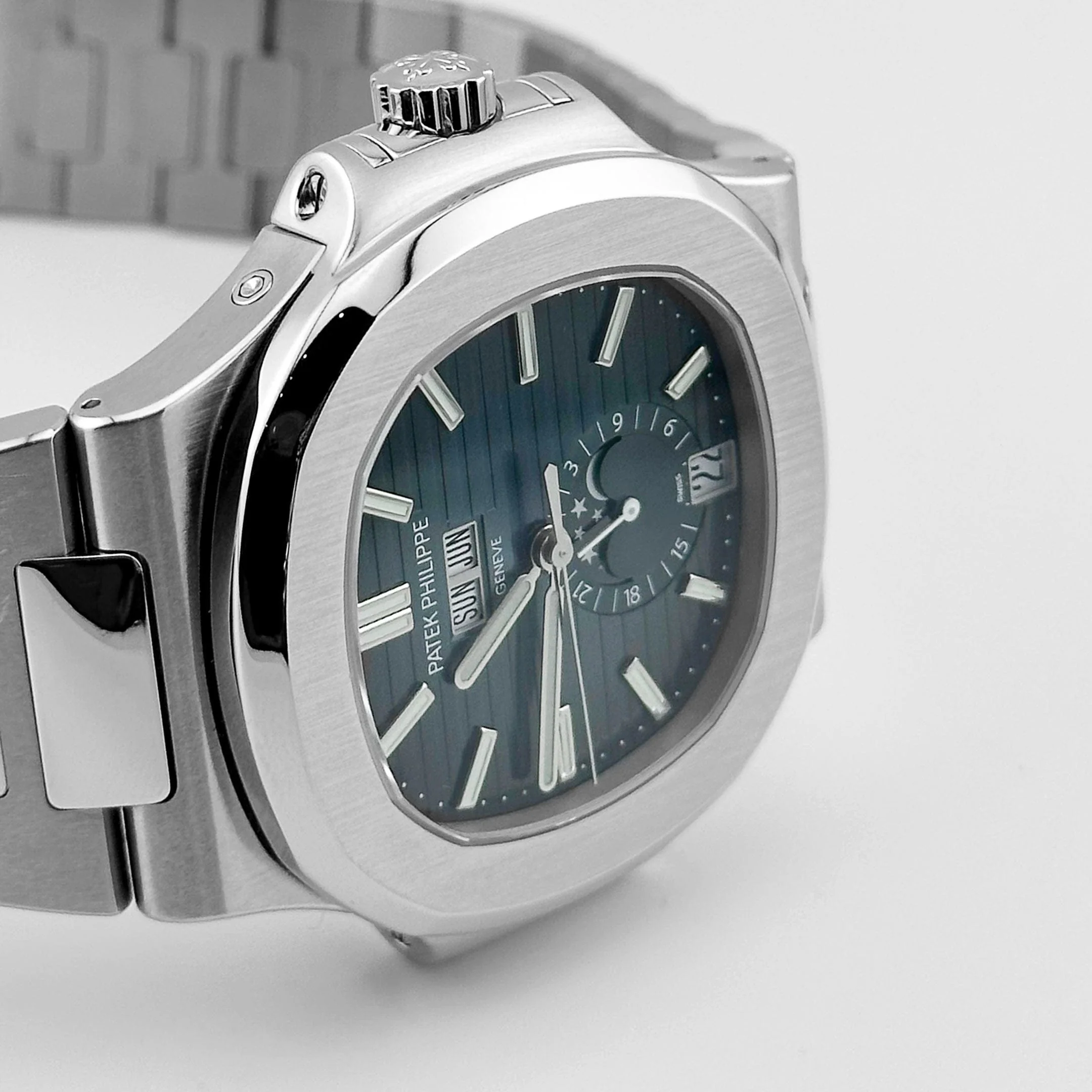 Patek Philippe Nautilus 5726/1A-014 Annual Calendar Stainless Steel Blue Dial (2022)