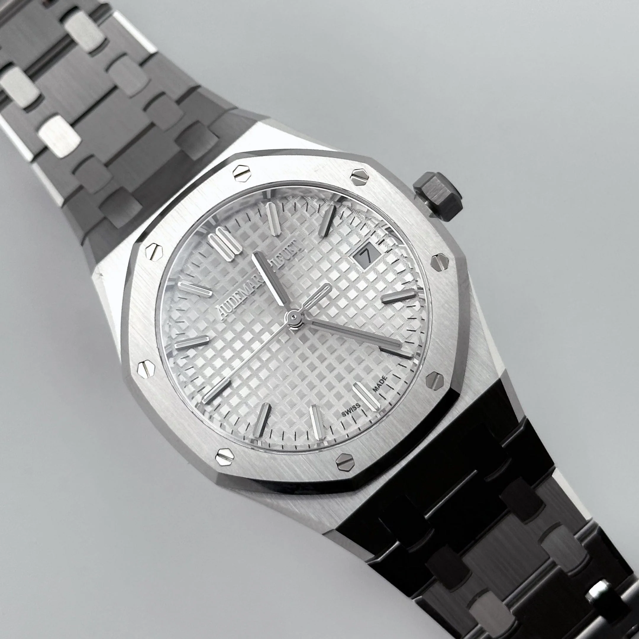 Audemars Piguet Royal Oak 77350ST.OO.1261ST.01 Stainless Steel Silver-Toned Dial