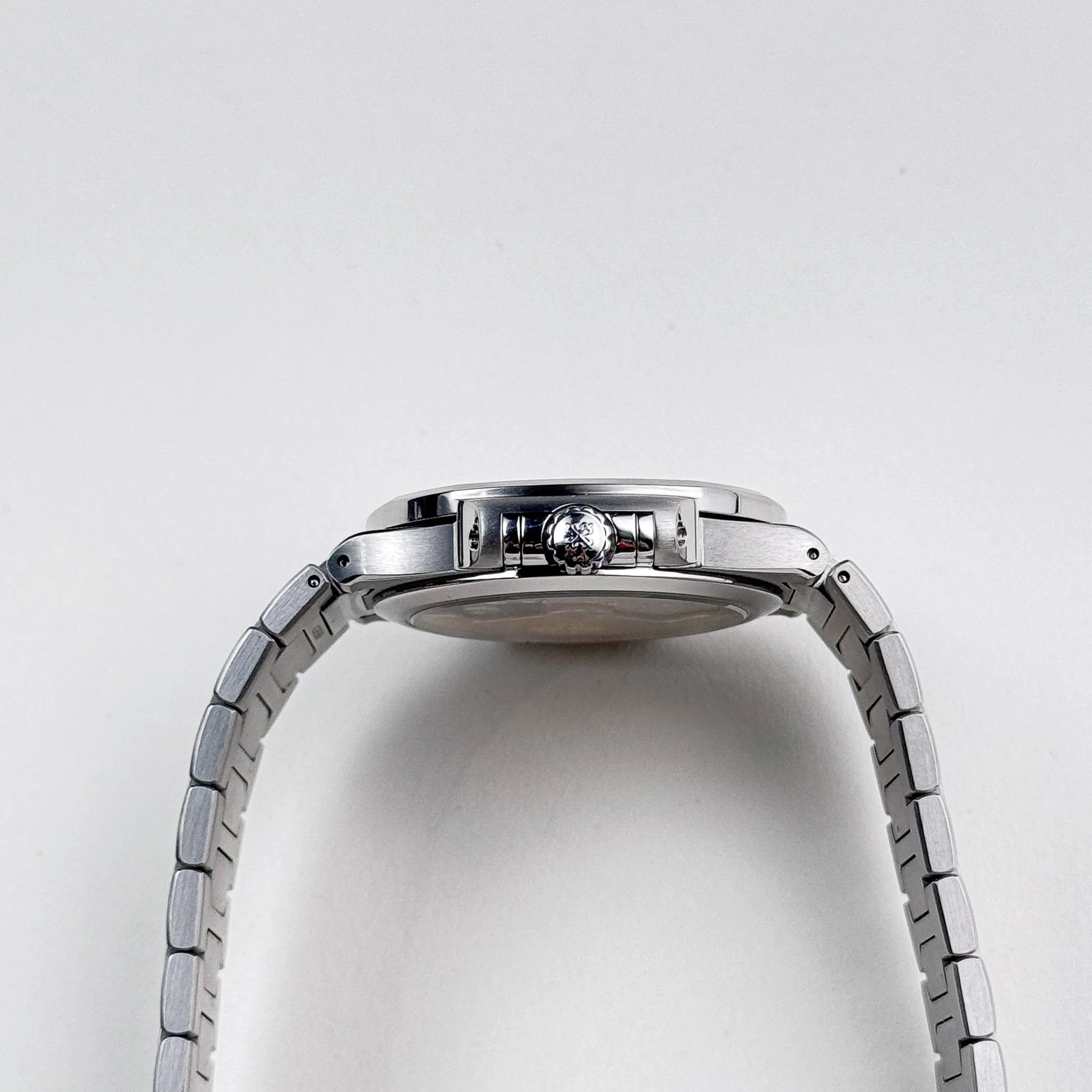 Patek Philippe Nautilus 7118/1A-010 Stainless Steel Silvery Opaline Dial (2022)