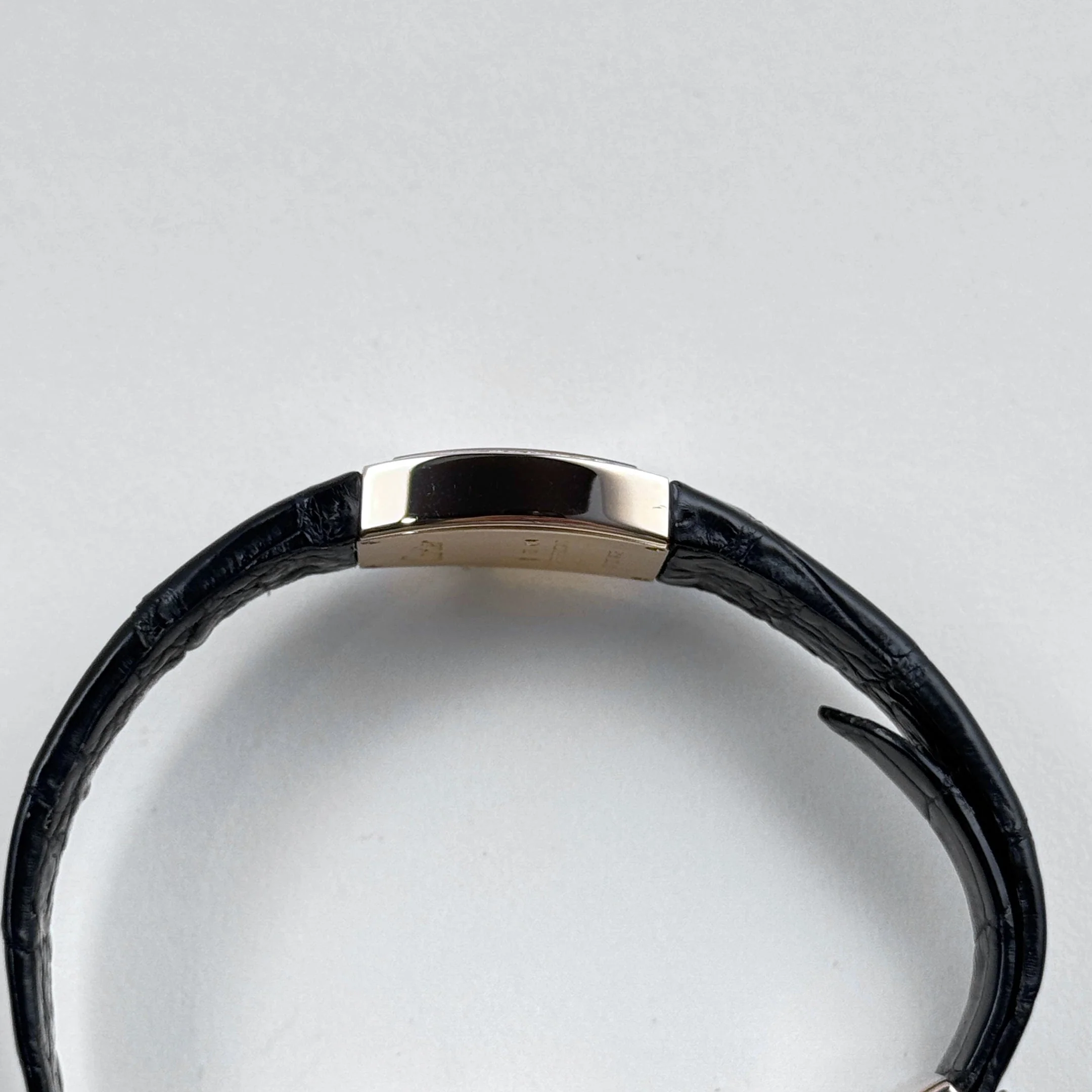 Cartier La Doña 2904 Yellow Gold Diamond Bezel Alligator