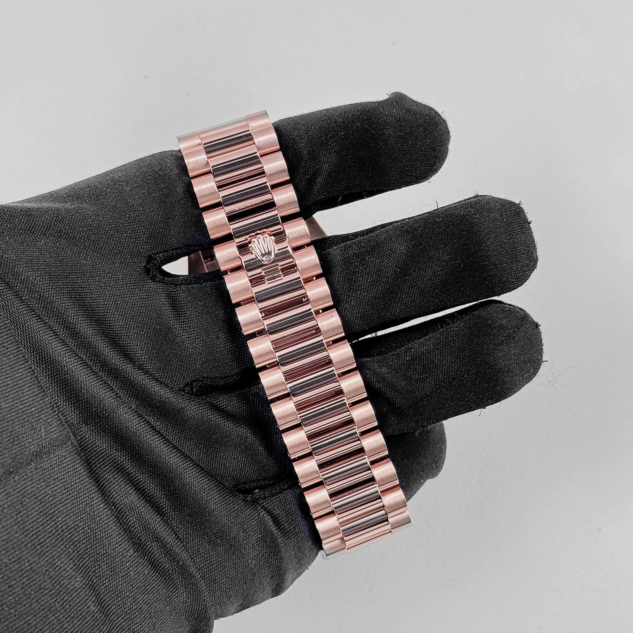 Rolex Day-Date 40 228235 Rose Gold Chocolate Roman Dial (2025)