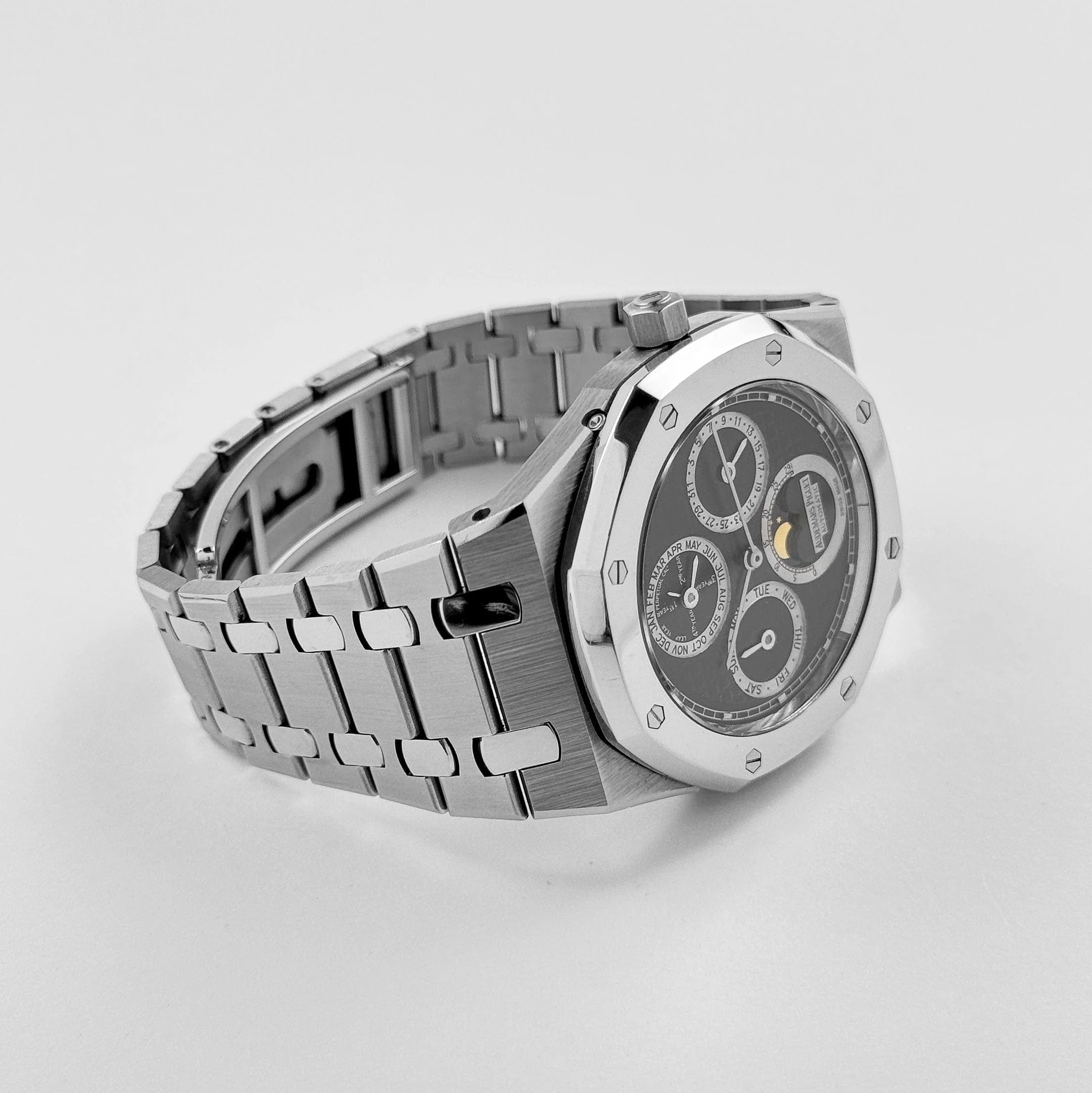 Audemars Piguet Royal Oak Perpetual Calendar 25820SP.O.0944SP.01 Stainless Steel Platinum Black Dial