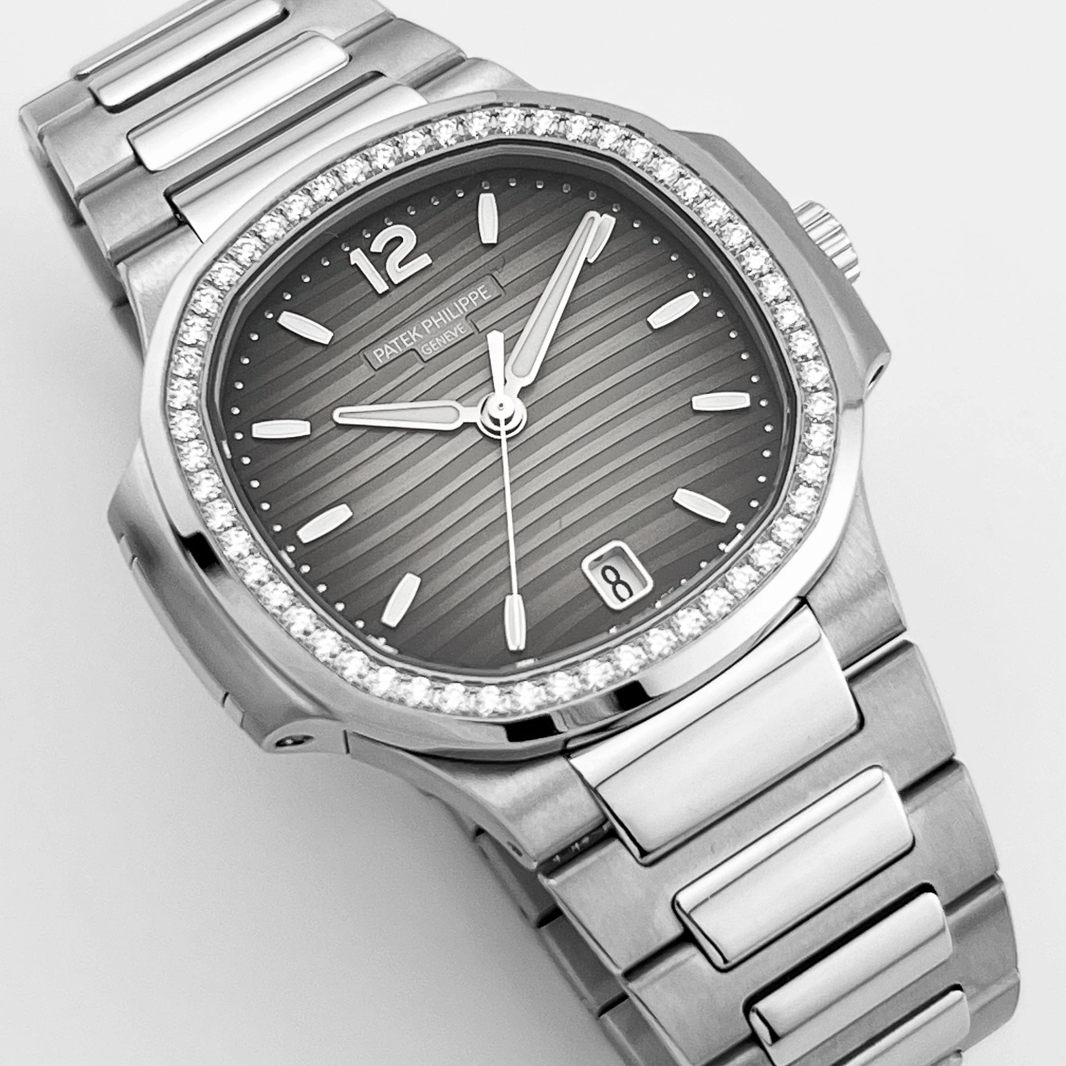 Patek Philippe Nautilus 7118/1200A-011 'Ladies' Stainless Steel Grey Dial Diamond Bezel (2025)