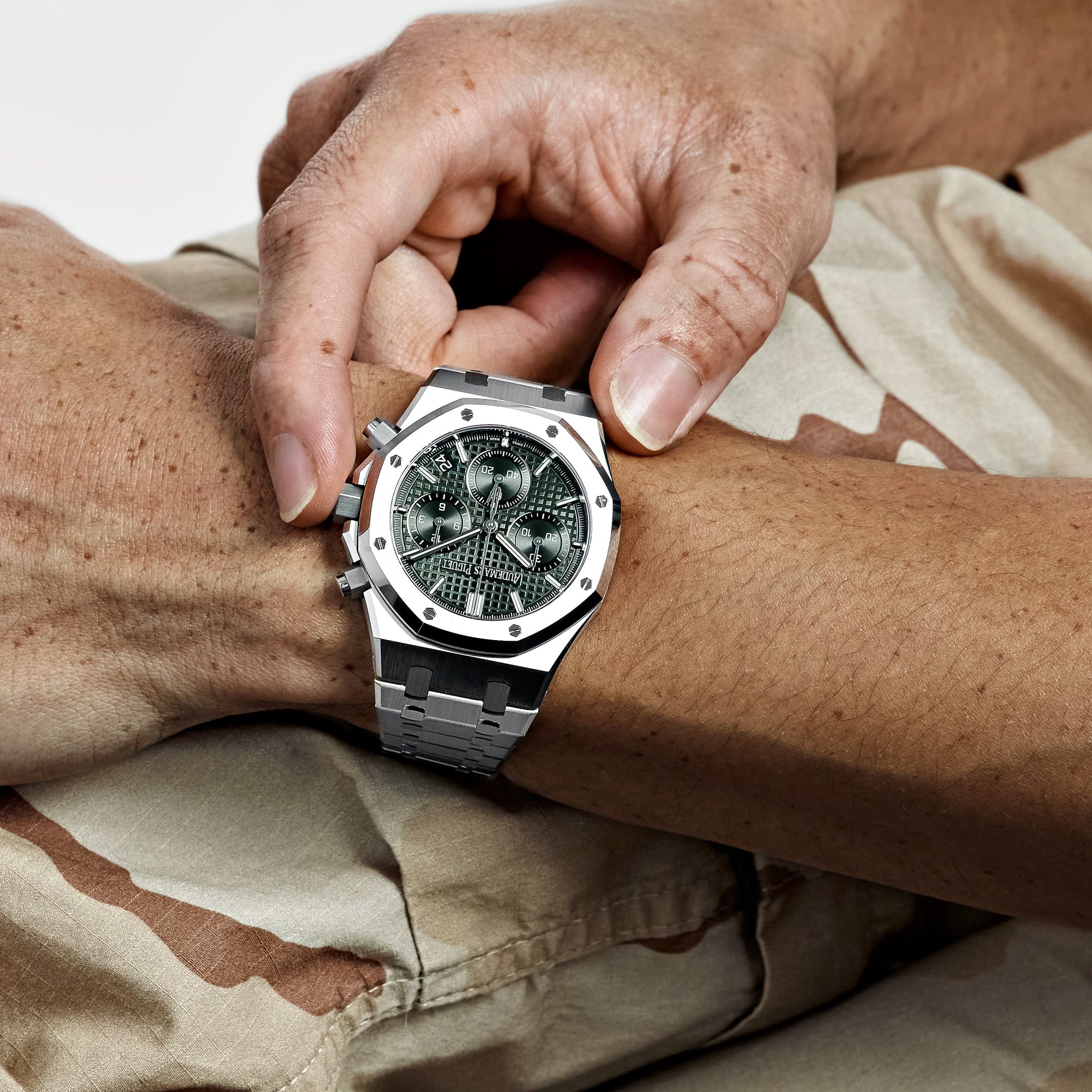 Audemars Piguet Royal Oak 26240ST.OO.1320ST.08 Selfwinding Chronograph Stainless Steel Green Dial