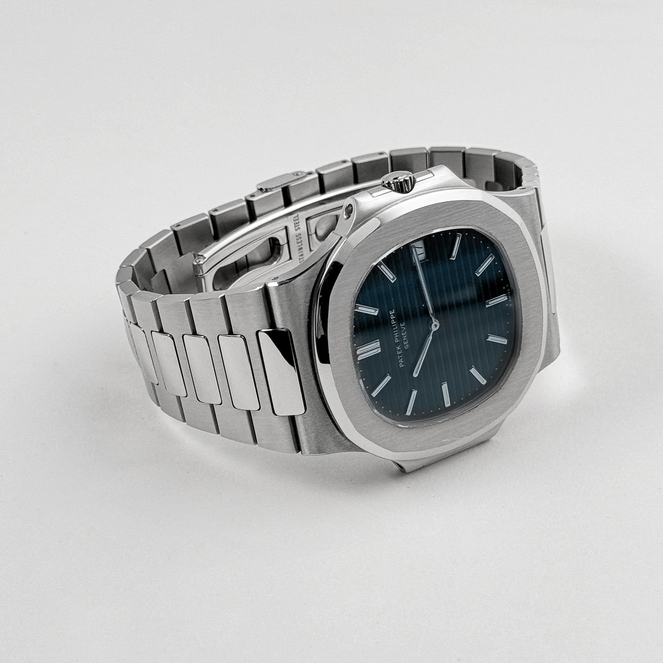 Patek Philippe Nautilus 3700/1A 'Jumbo' Stainless Steel Blue Dial
