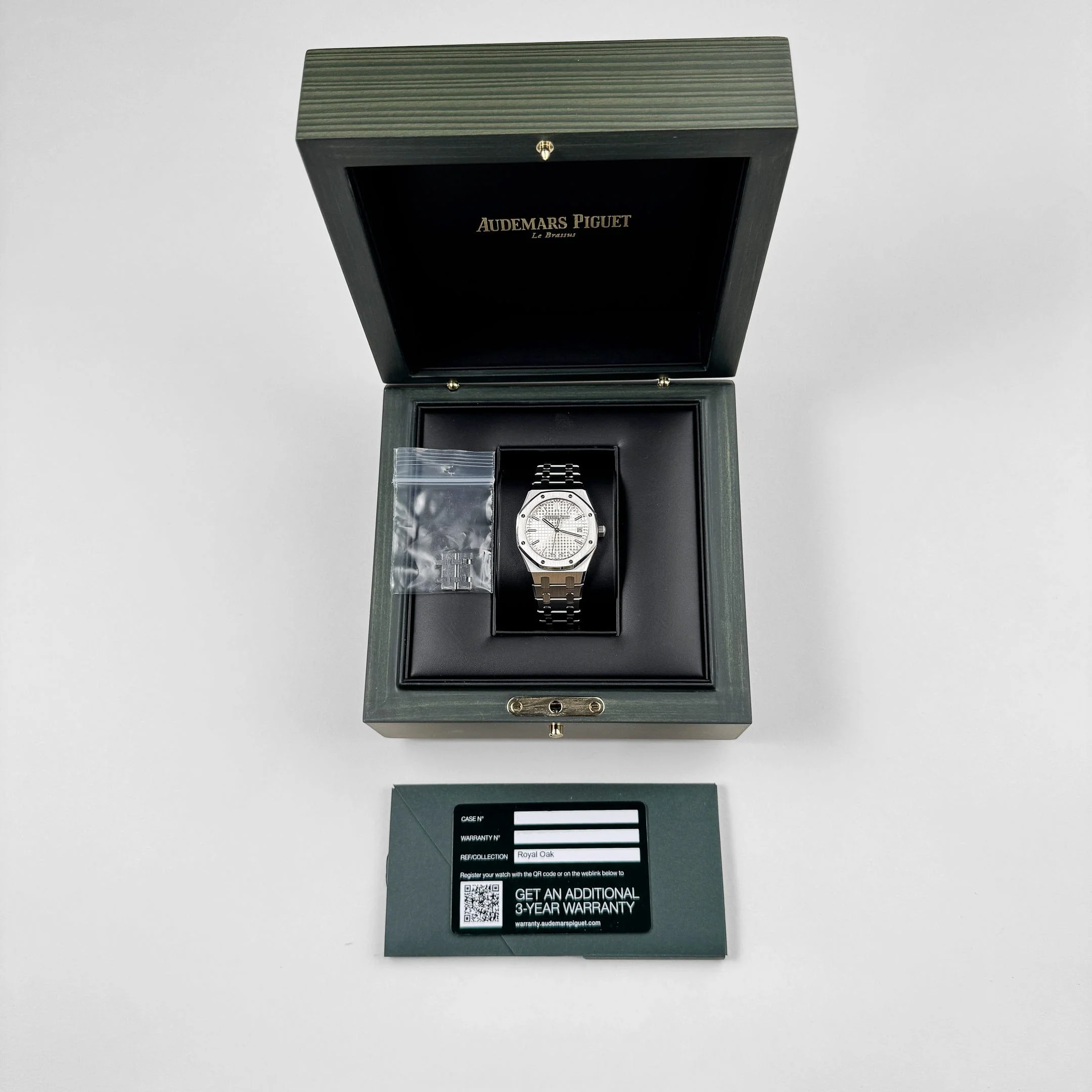 Audemars Piguet Royal Oak 77450ST.OO.1361.ST.01 ‘50th Anniversary’ Stainless Steel Silver-Toned Dial (2022)