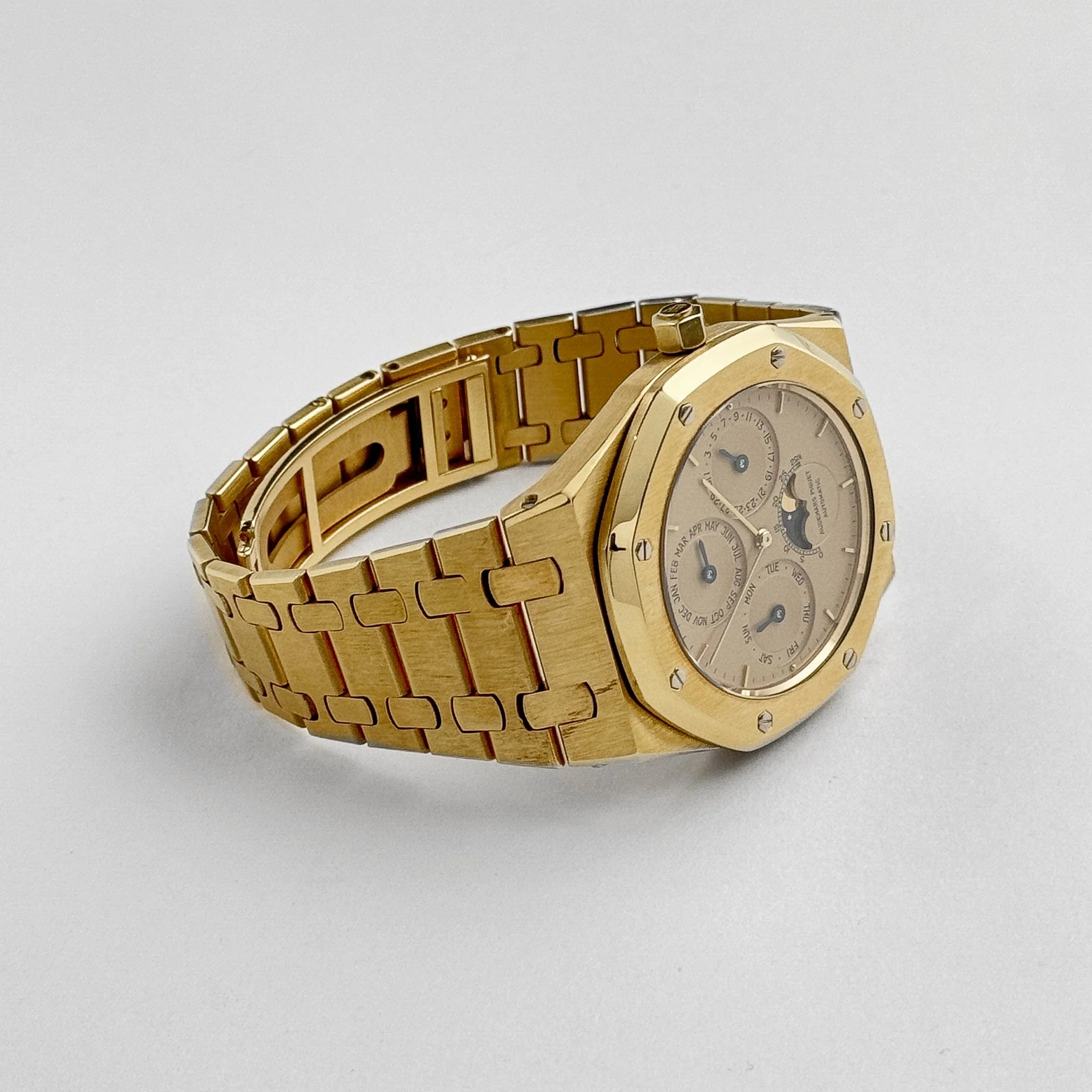Audemars Piguet Royal Oak Perpetual Calendar 25654BA.OO.0944BA.01 Yellow Gold Gold Dial (1989)
