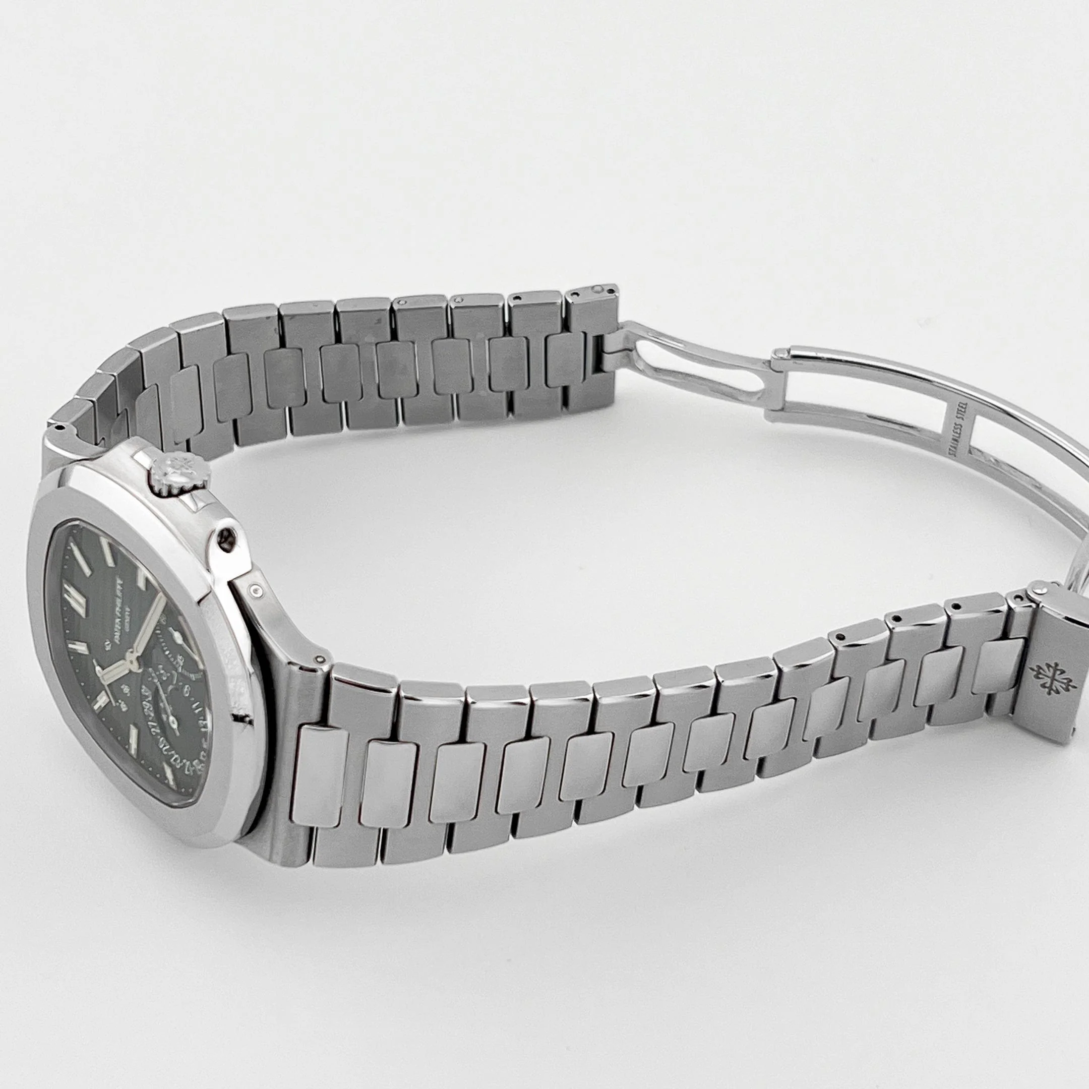 Patek Philippe Nautilus 5712/1A-001 Moon Phases Stainless Steel Blue Dial (2017)