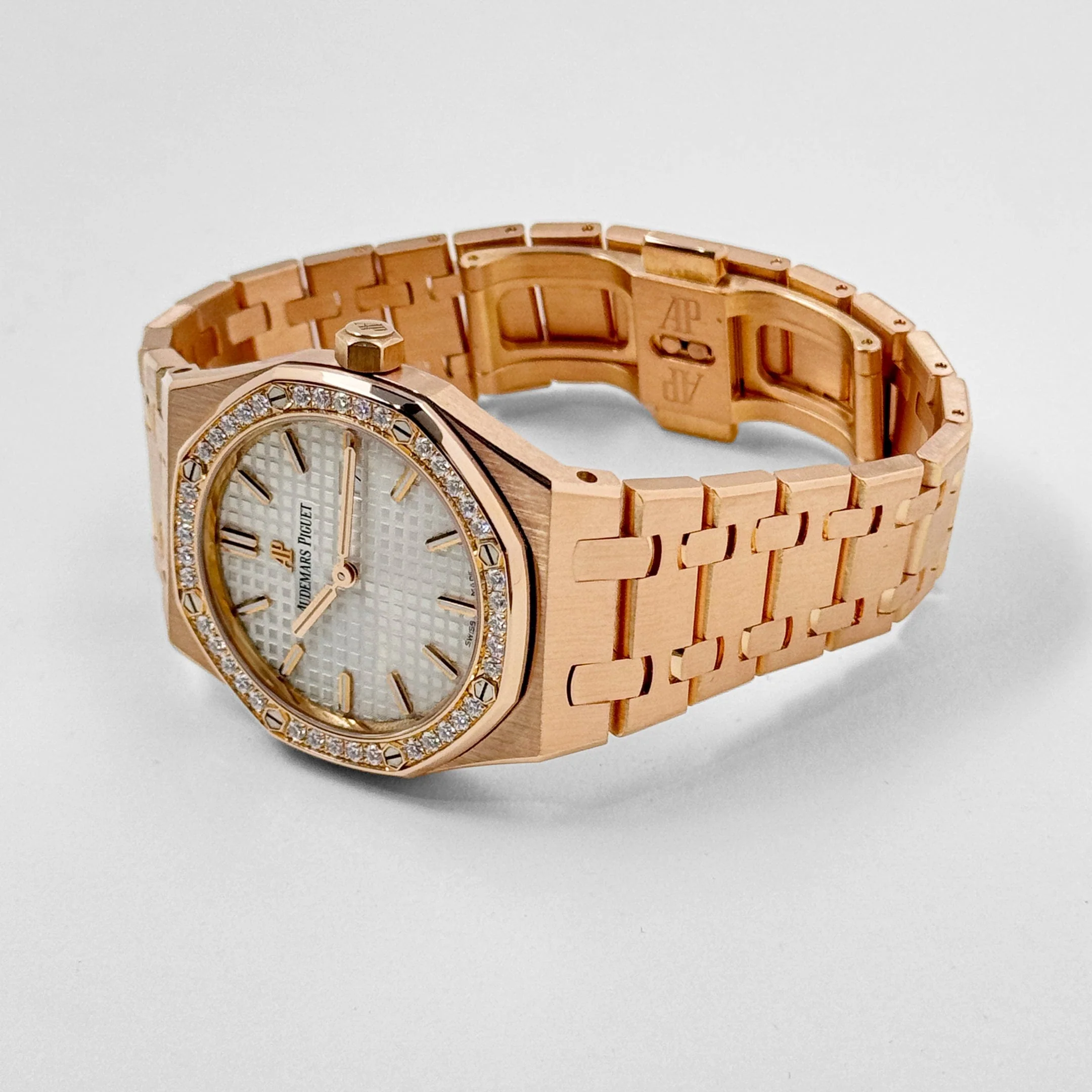 Audemars Piguet Royal Oak Quartz 67651OR.ZZ.1261OR.01 'Ladies' Rose Gold White Dial Diamond Bezel Quartz