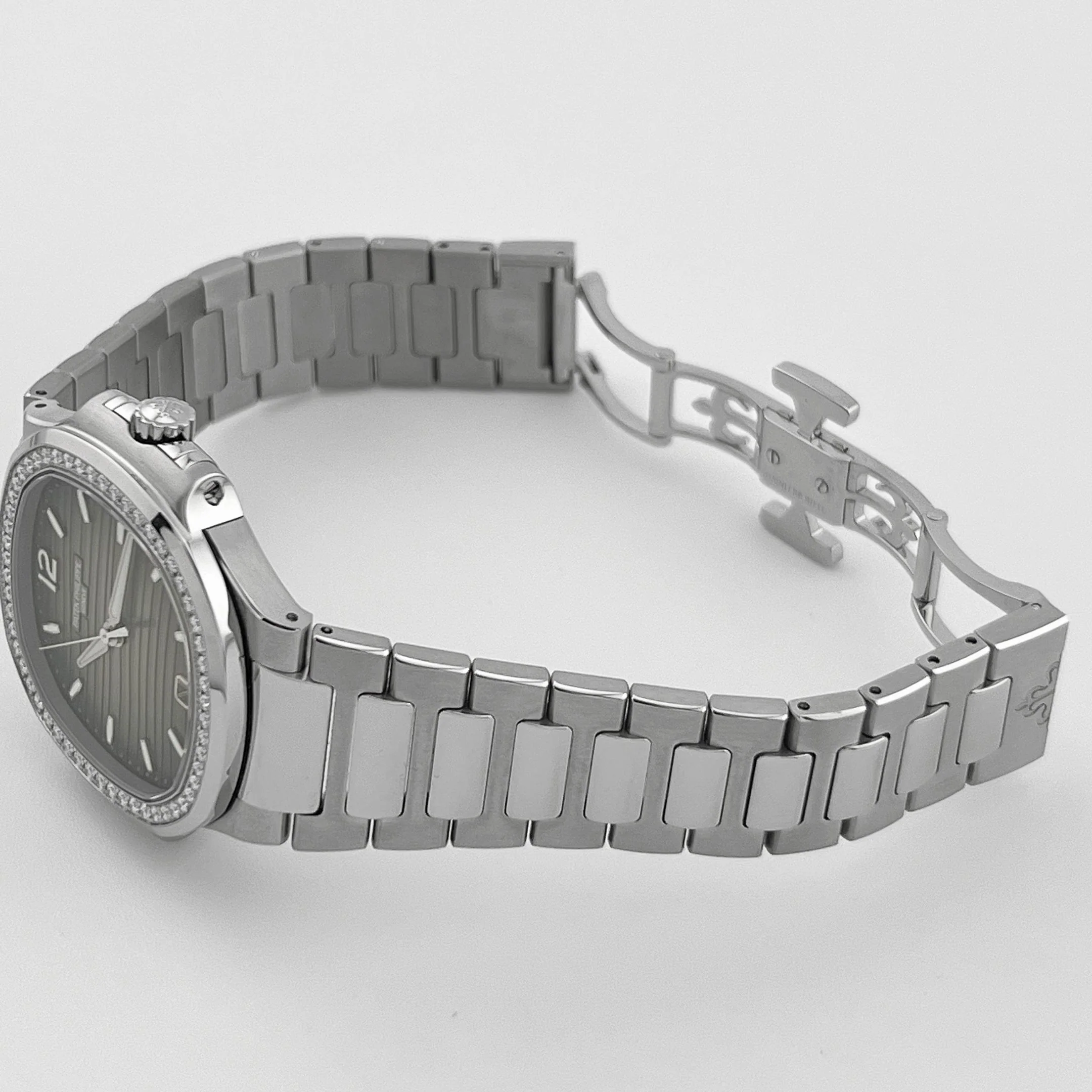 Patek Philippe Nautilus 7118/1200A-011 'Ladies' Stainless Steel Grey Dial Diamond Bezel (2025)
