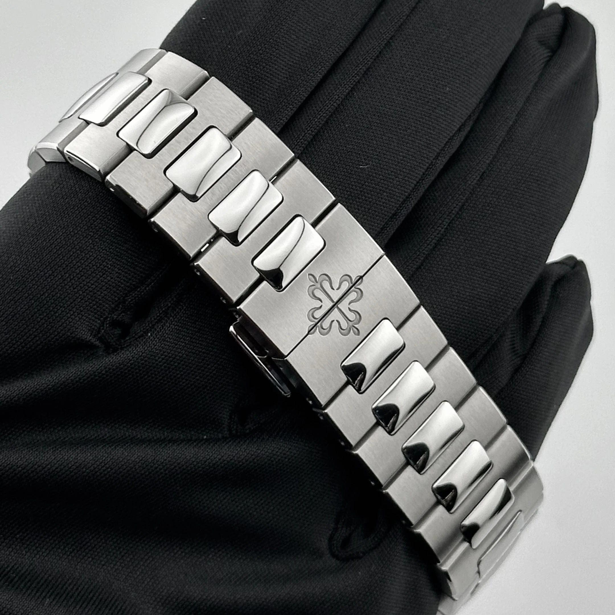 Patek Philippe Nautilus 5726/1A-014 Annual Calendar Stainless Steel Blue Dial (2022)