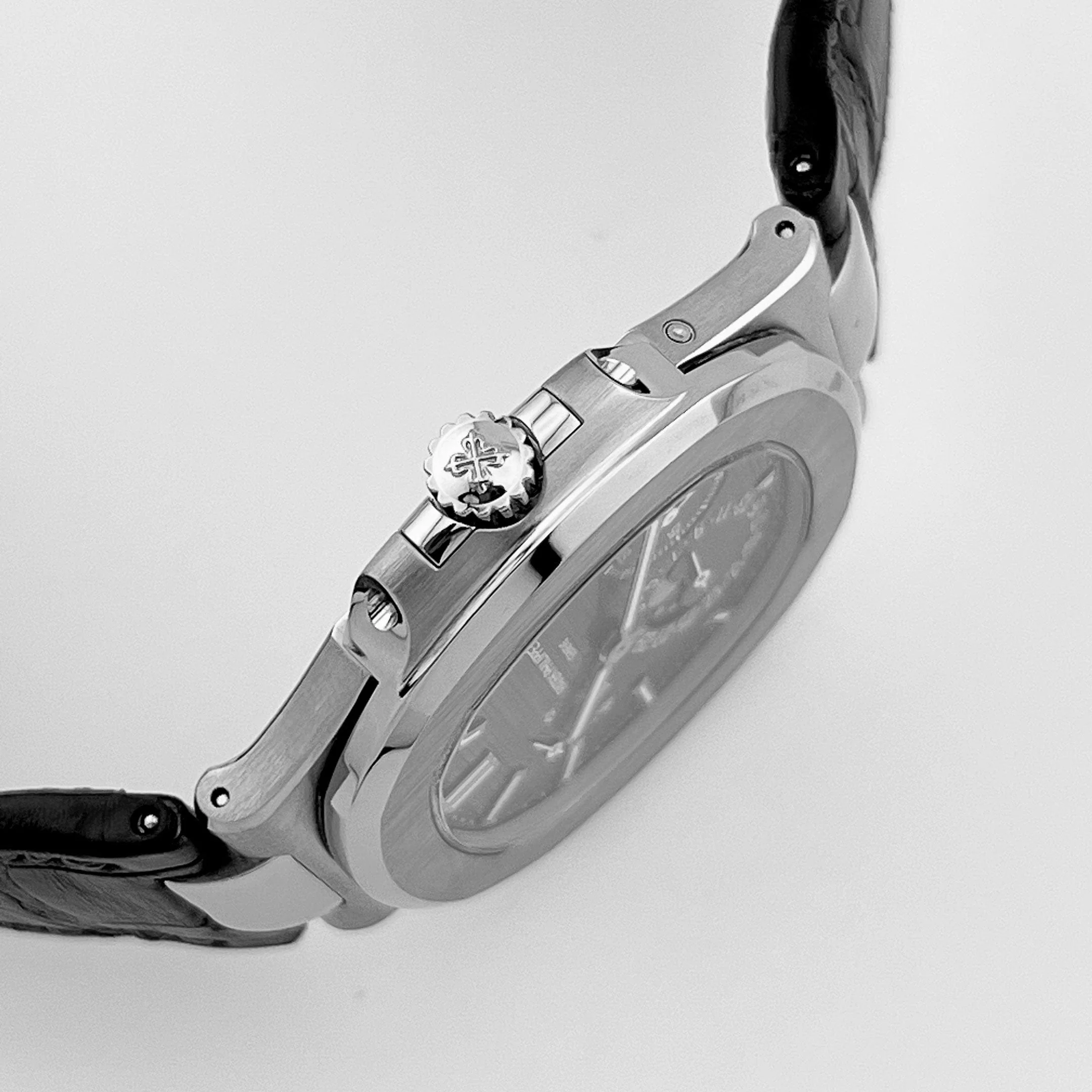 Patek Philippe Nautilus 5712G-001 White Gold Grey Dial Moon Phases (2018)