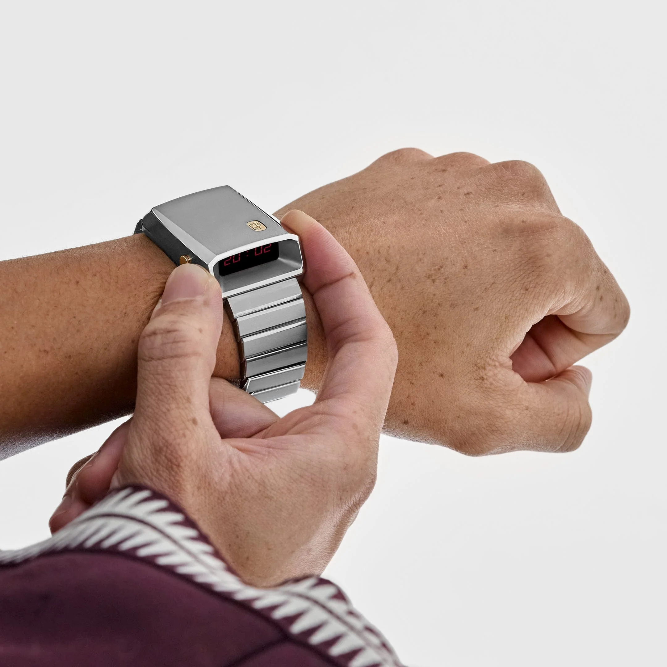 Girard Perregaux 39800-21-3199-6CM Casquette 2.0 Titanium & Yellow Gold Tubular LED Display Limited Edition (2025)