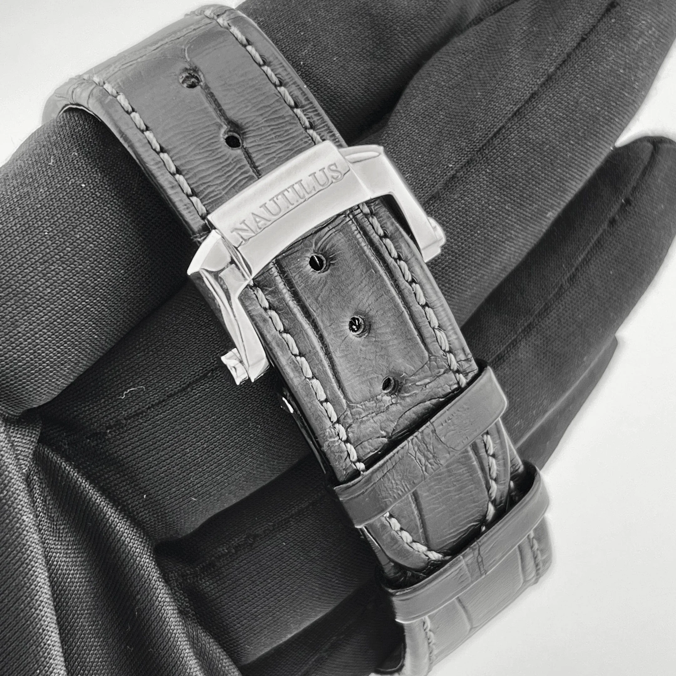 Patek Philippe Nautilus 5712G-001 White Gold Grey Dial Moon Phases (2018)