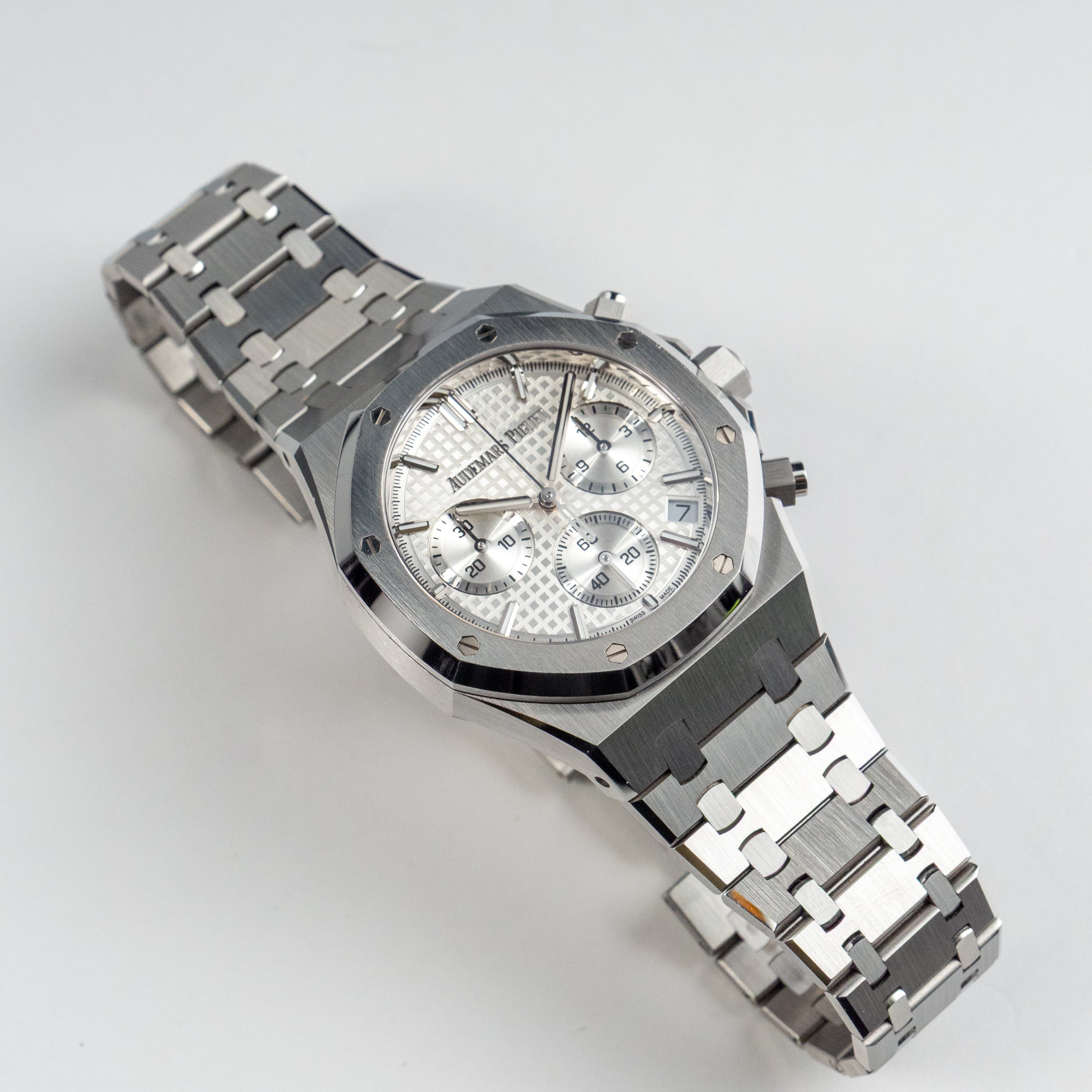Audemars Piguet Royal Oak 26240ST.OO.1320ST.07 Chronograph Stainless Steel Silver-Toned Dial (2024)