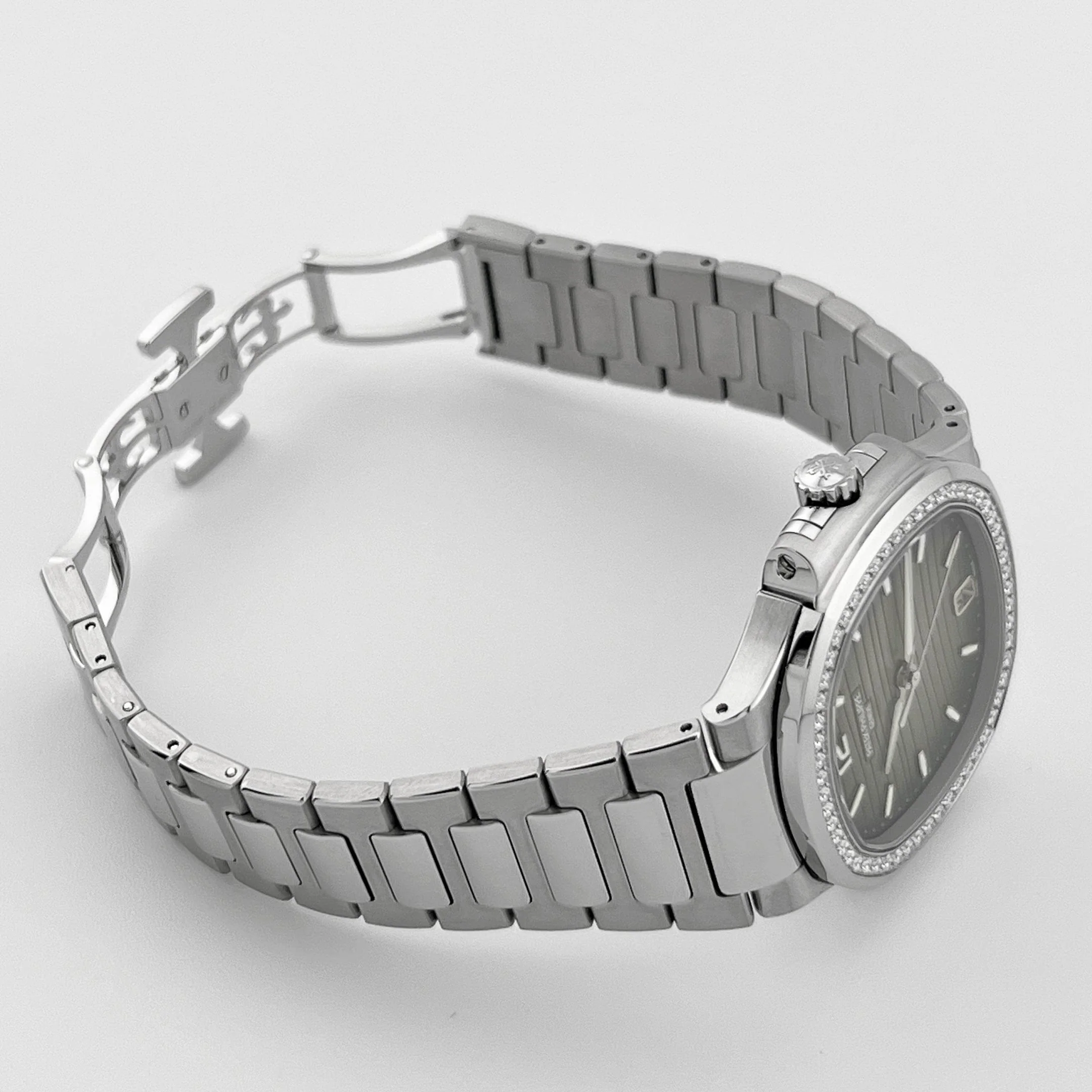 Patek Philippe Nautilus 7118/1200A-011 'Ladies' Stainless Steel Grey Dial Diamond Bezel (2025)