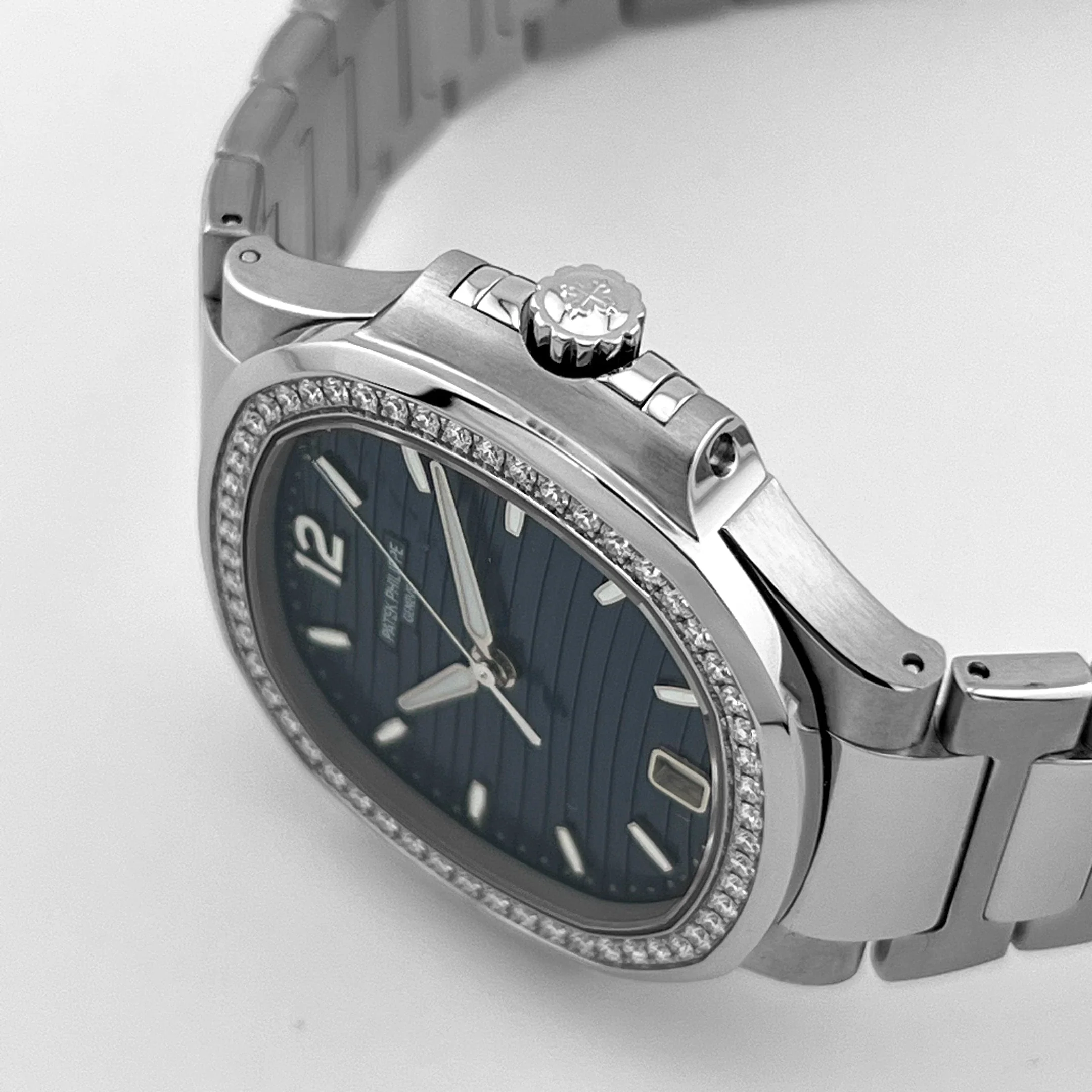 Patek Philippe Nautilus 7118/1200A-001 'Ladies' Blue Dial Diamond Bezel (2022)