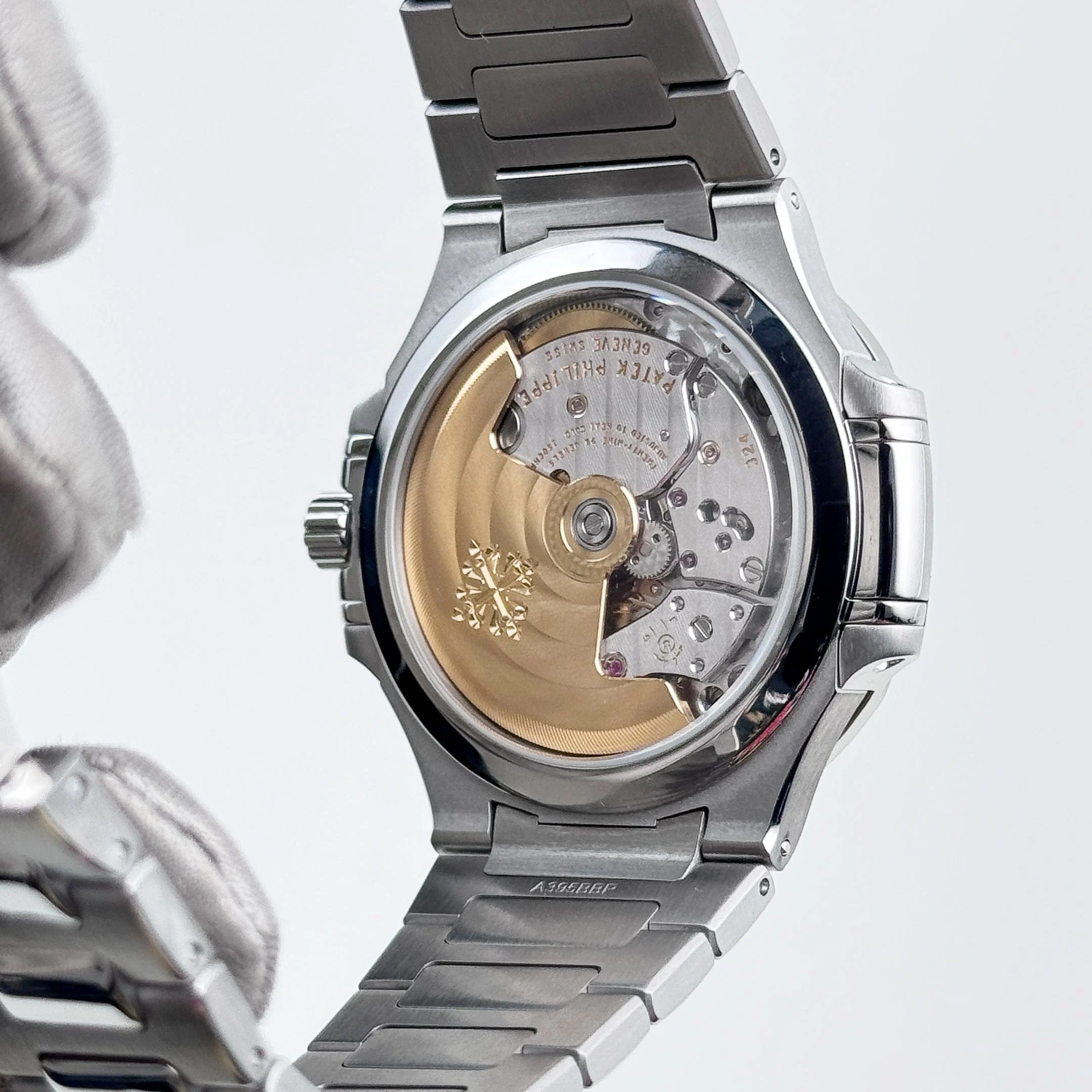 Patek Philippe Nautilus 7118/1A-010 Stainless Steel Silvery Opaline Dial (2022)