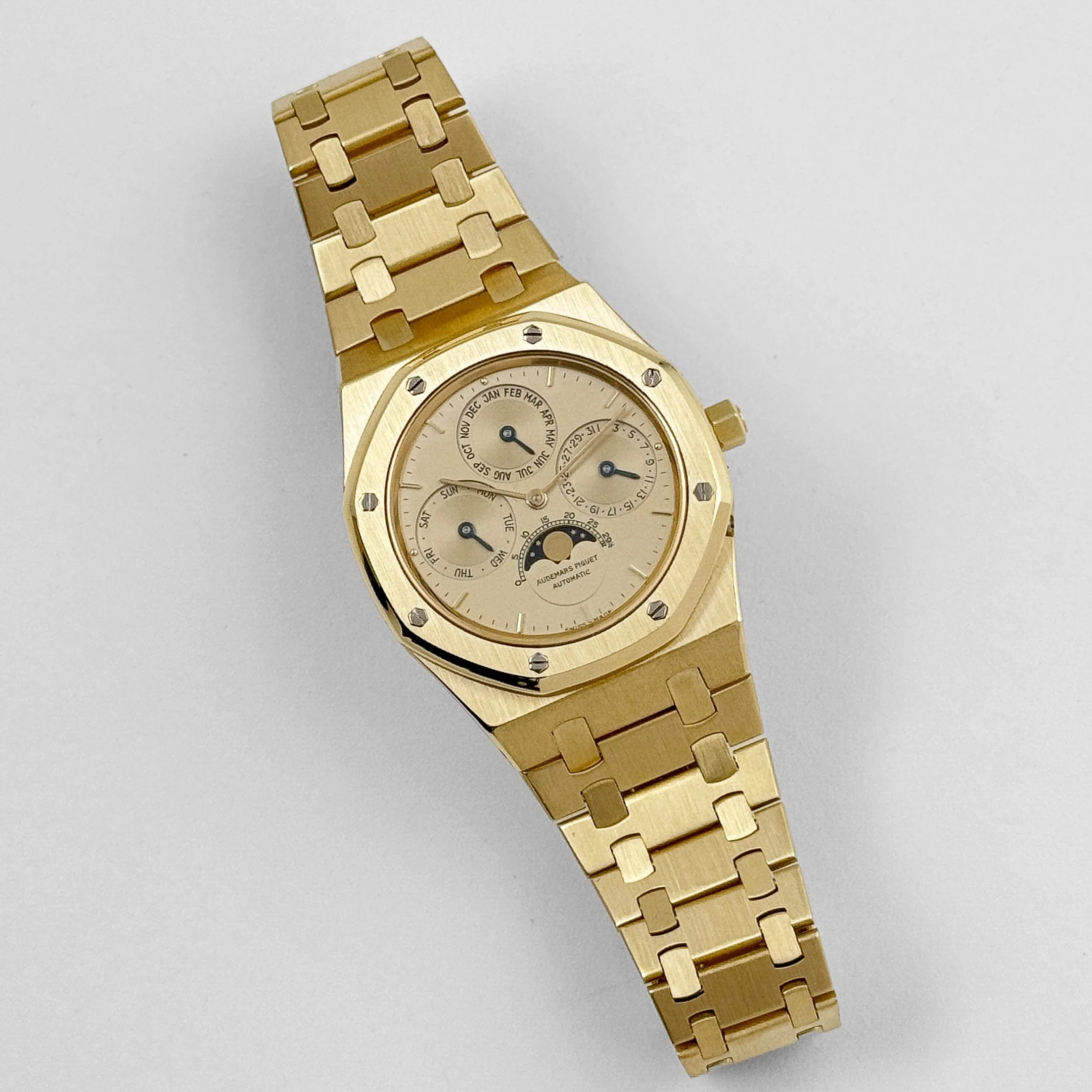 Audemars Piguet Royal Oak Perpetual Calendar 25654BA.OO.0944BA.01 Yellow Gold Gold Dial (1989)