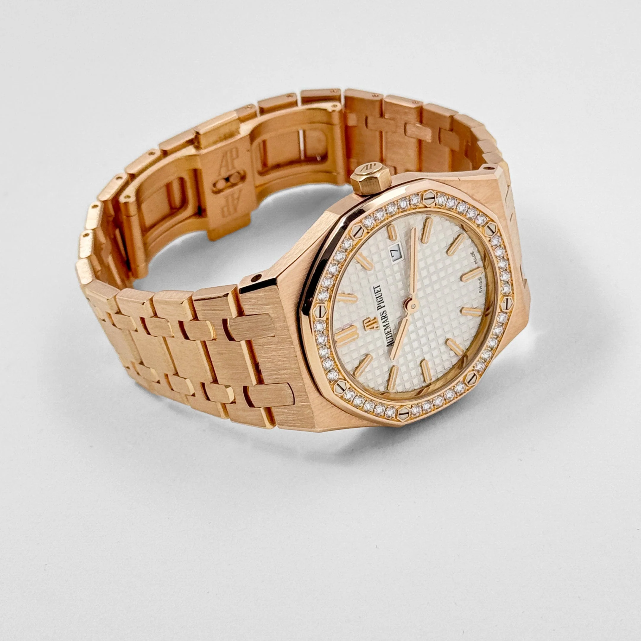 Audemars Piguet Royal Oak Quartz 67651OR.ZZ.1261OR.01 'Ladies' Rose Gold White Dial Diamond Bezel Quartz