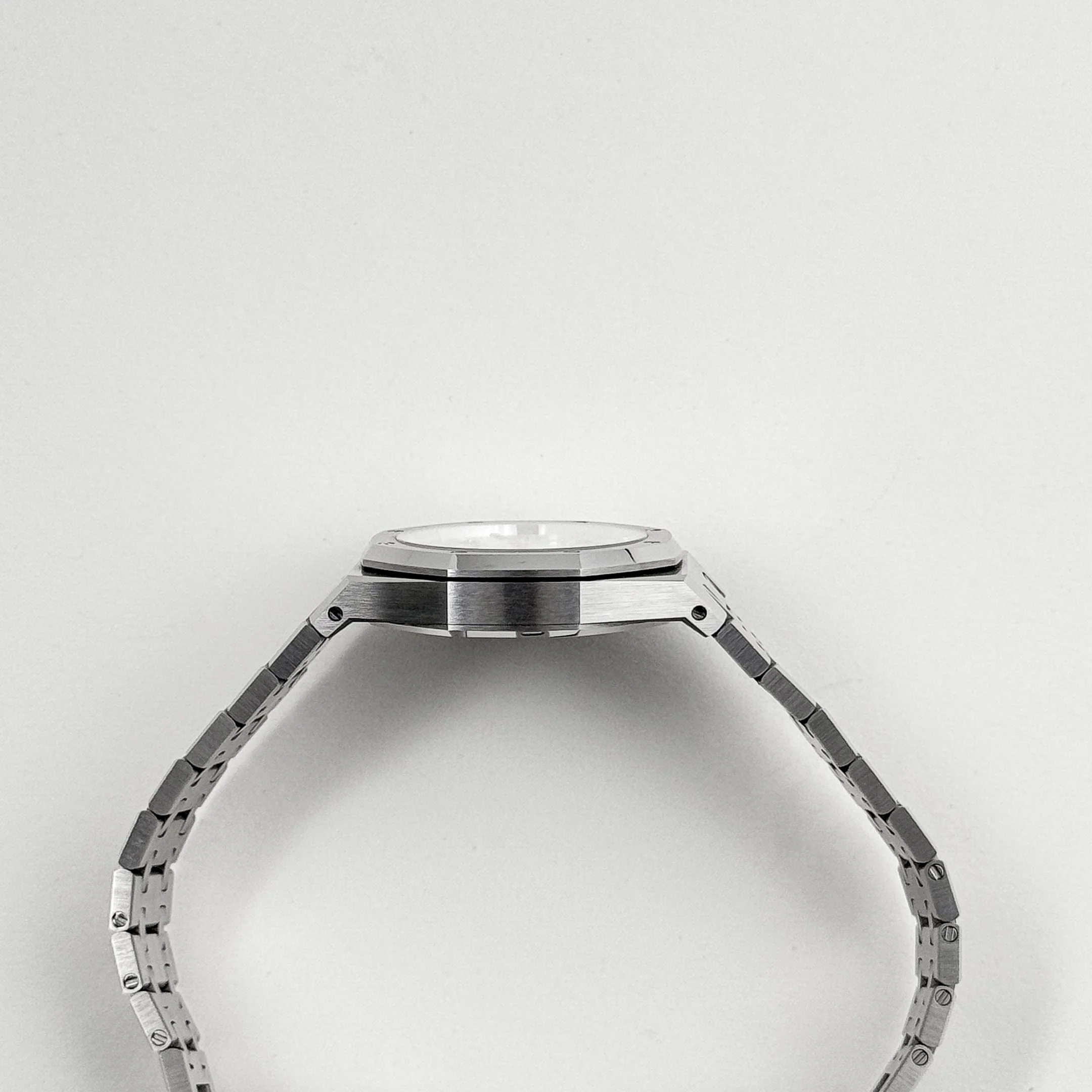 Audemars Piguet Royal Oak 77450ST.OO.1361.ST.01 ‘50th Anniversary’ Stainless Steel Silver-Toned Dial (2022)