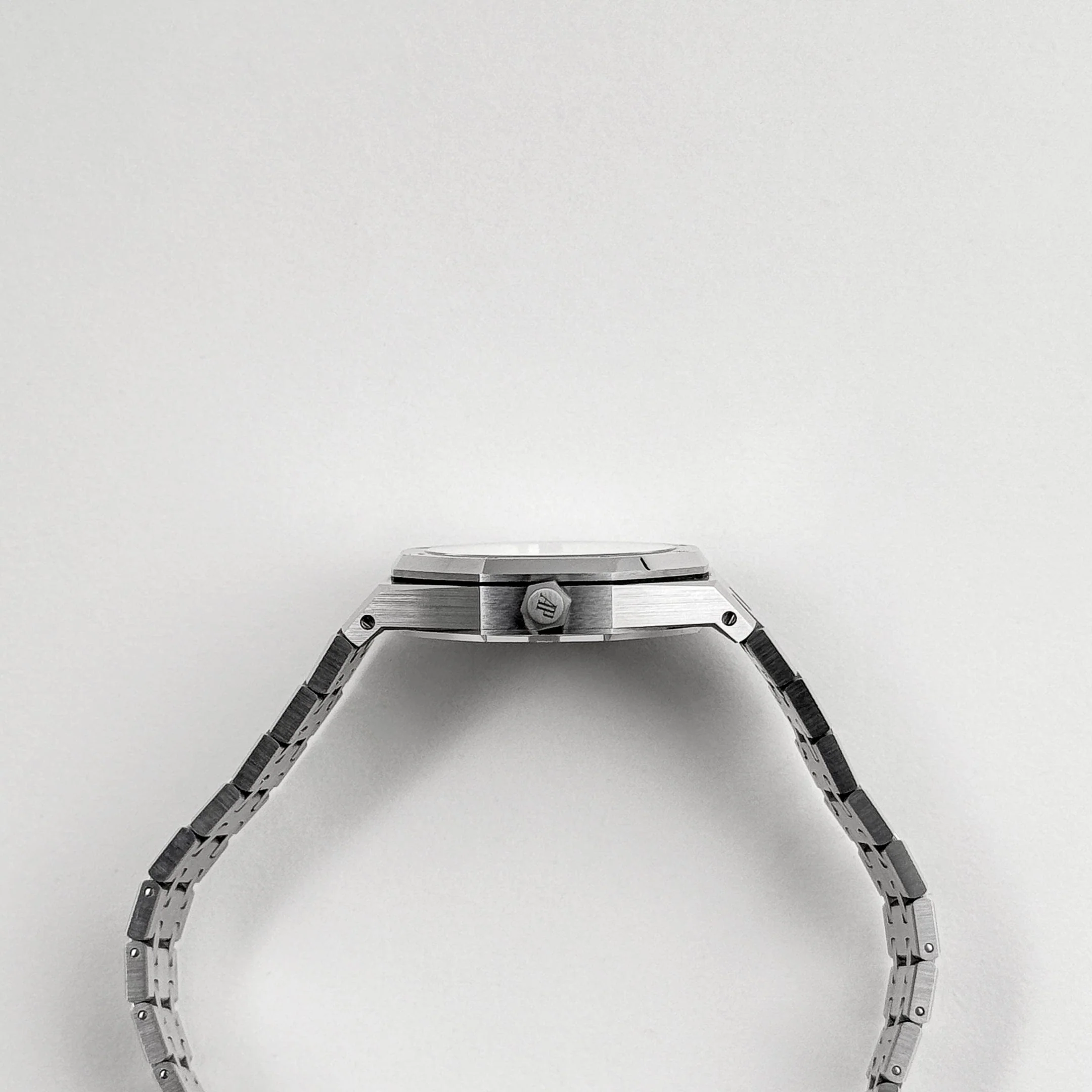 Audemars Piguet Royal Oak 77450ST.OO.1361.ST.01 ‘50th Anniversary’ Stainless Steel Silver-Toned Dial (2022)