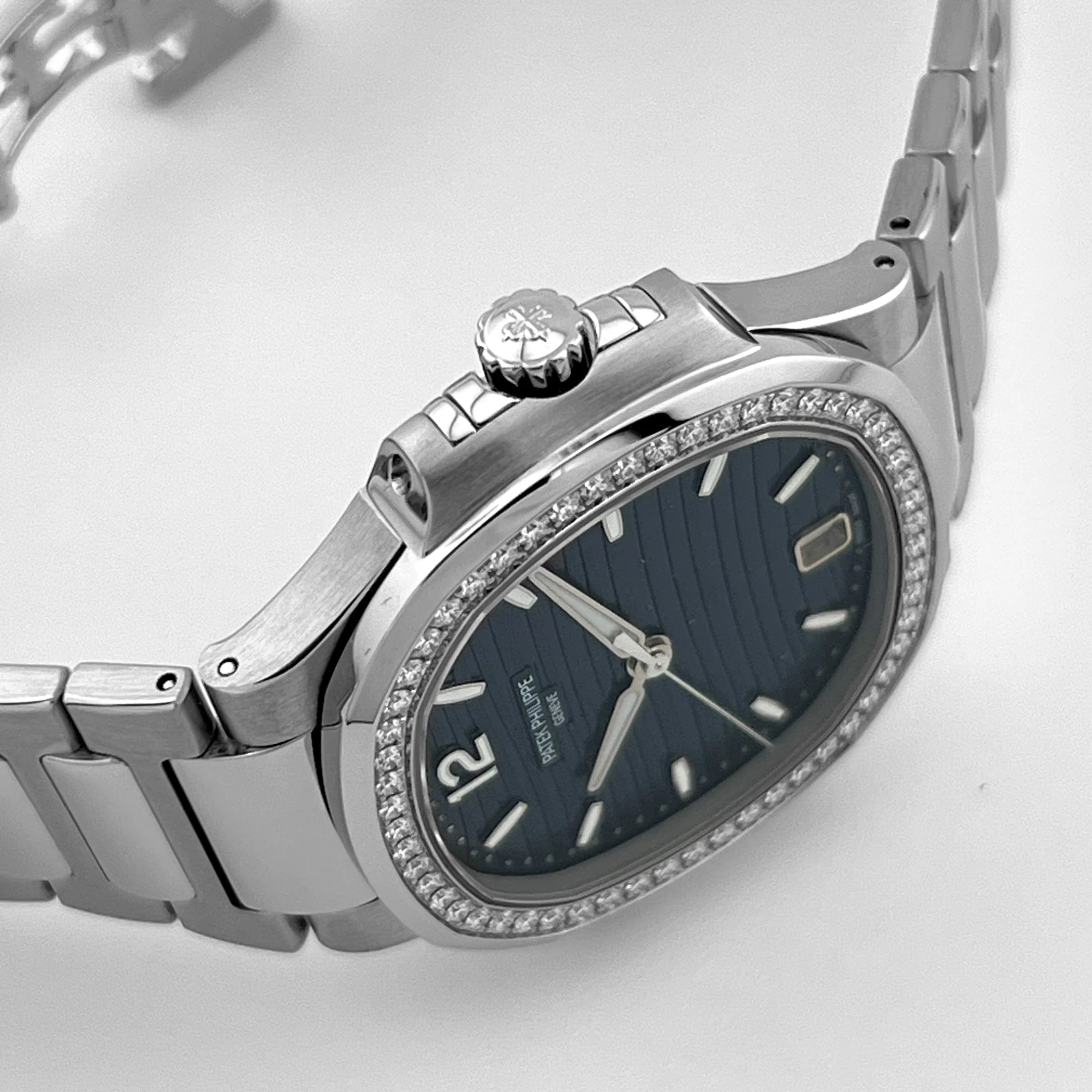 Patek Philippe Nautilus 7118/1200A-001 'Ladies' Blue Dial Diamond Bezel (2022)