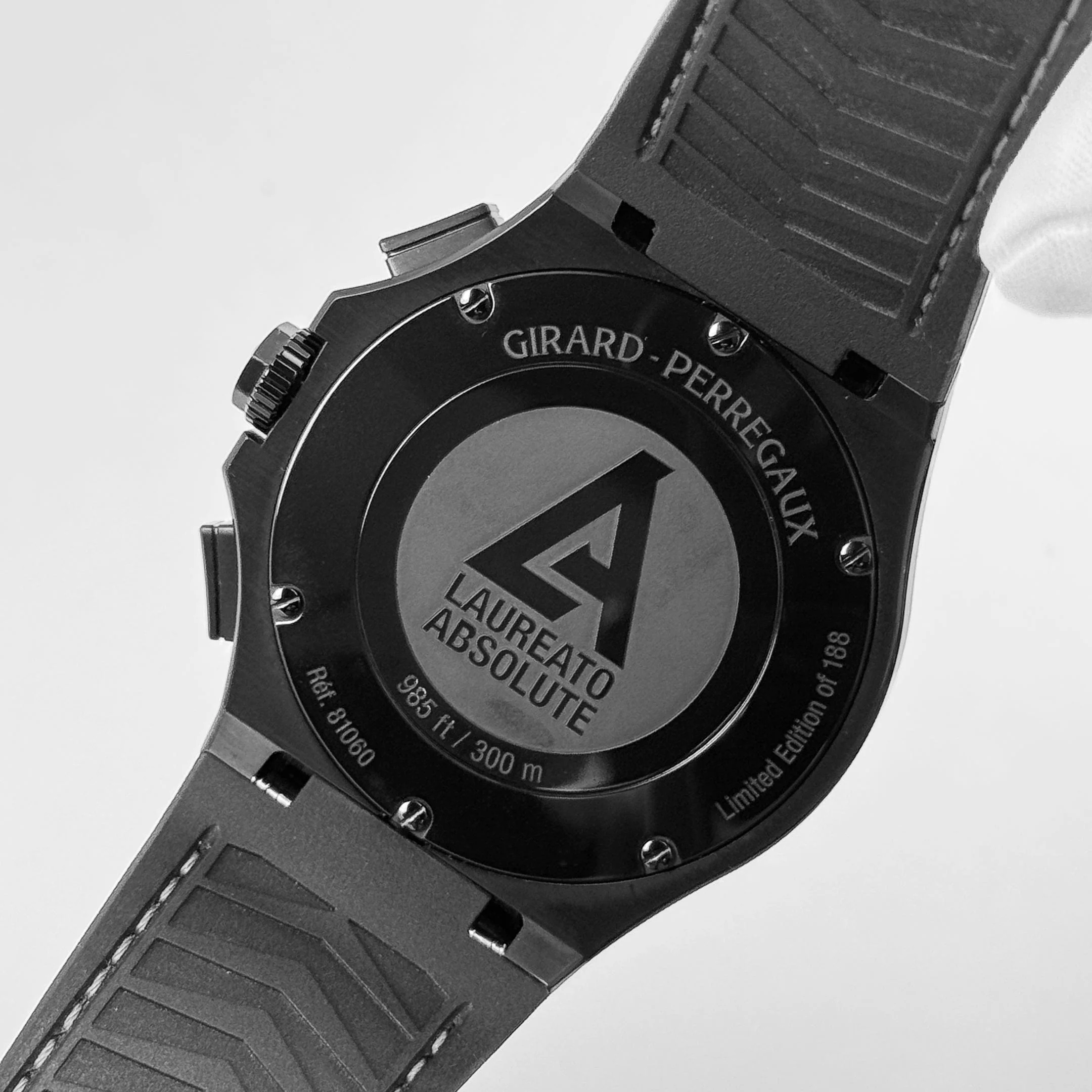 Girard Perregaux Laureato Absolute Gold Fever 81060-21-492-FH3A Titanium PVD