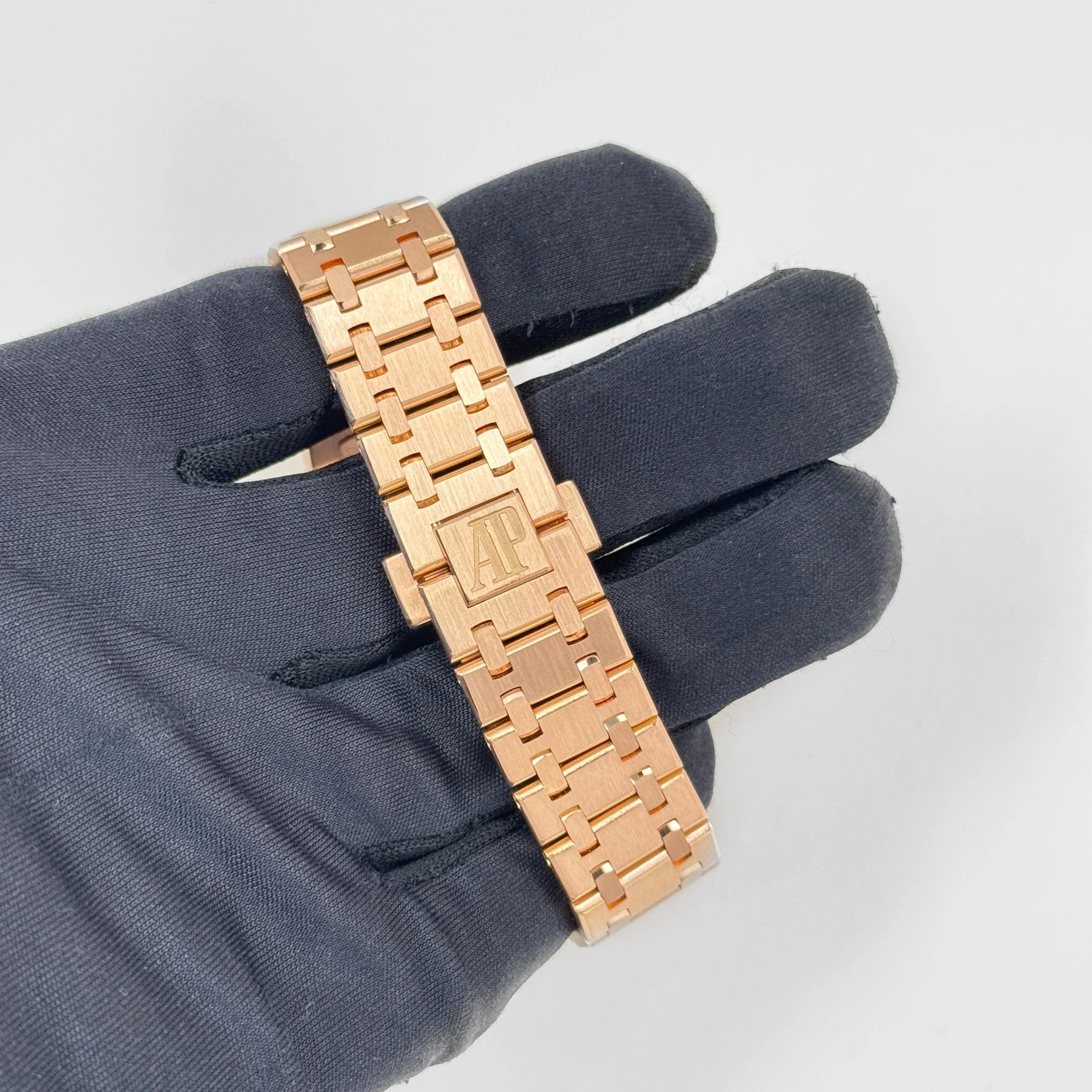 Audemars Piguet Royal Oak Quartz 67651OR.ZZ.1261OR.01 'Ladies' Rose Gold White Dial Diamond Bezel Quartz