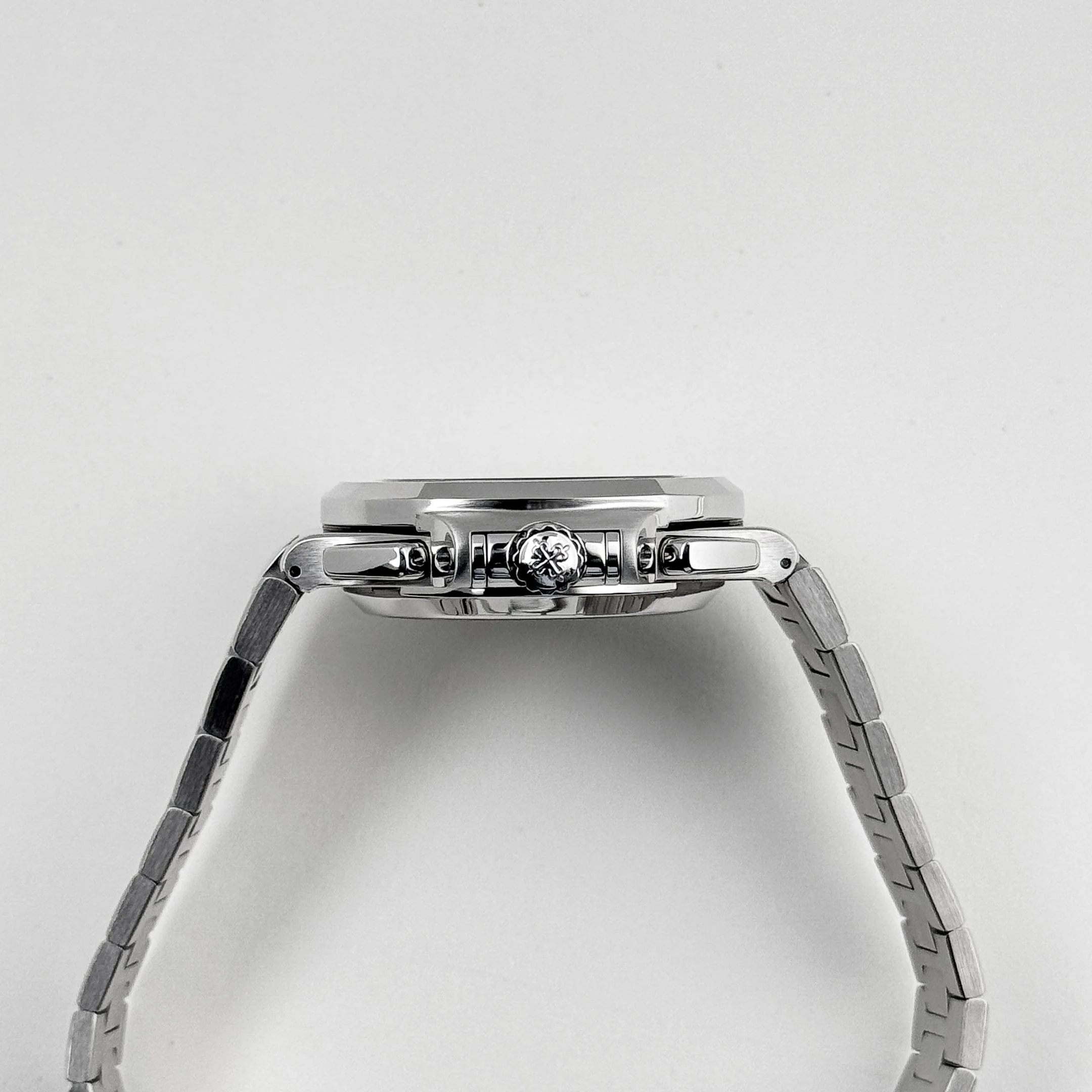 Patek Philippe Nautilus 5980/1A-014 Chronograph Stainless Steel Grey Dial (2013)