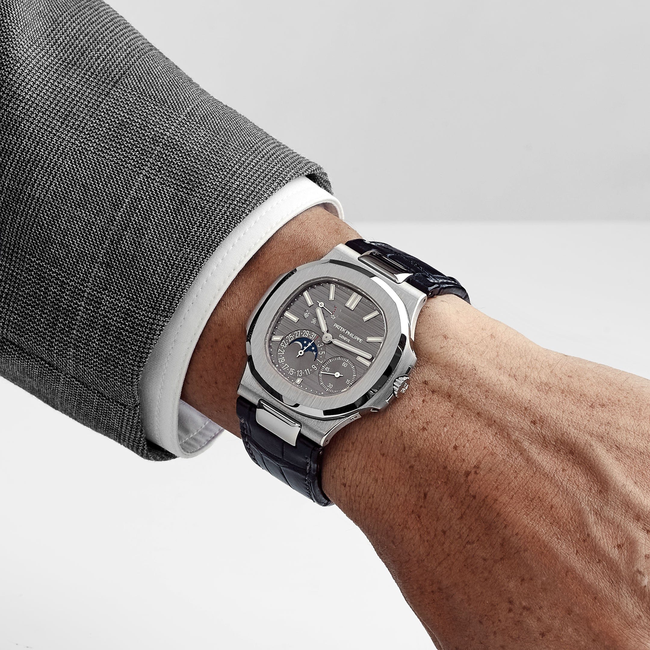 Patek Philippe Nautilus 5712G-001 White Gold Grey Dial Moon Phases (2019)