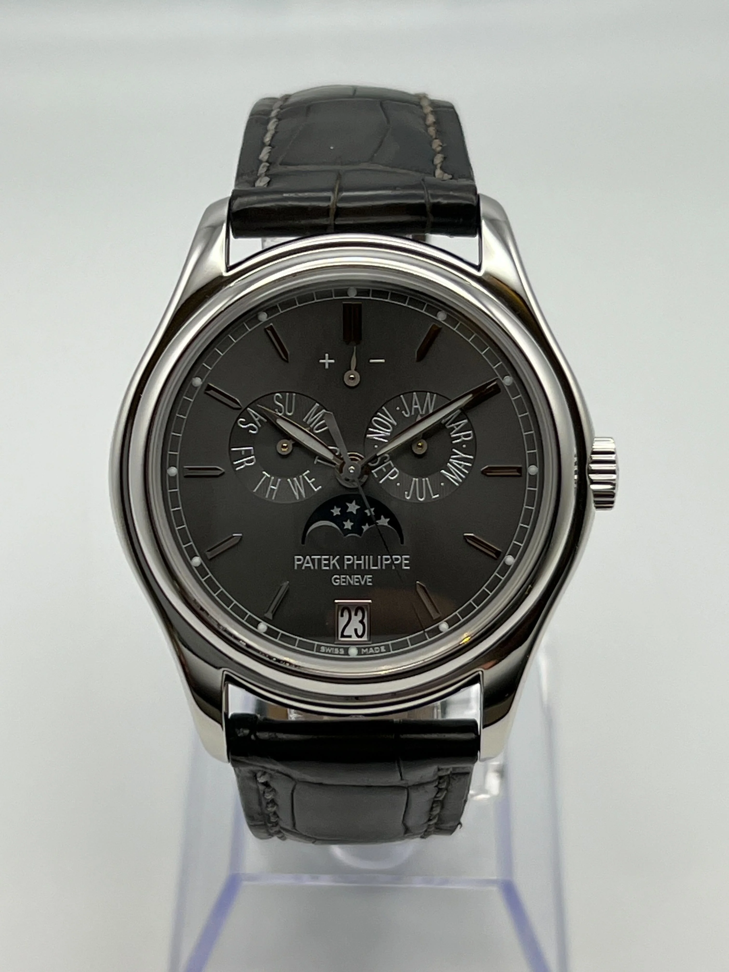 Patek Philippe Complications 5146P-001 Annual Calendar Platinum Grey Dial (2017)