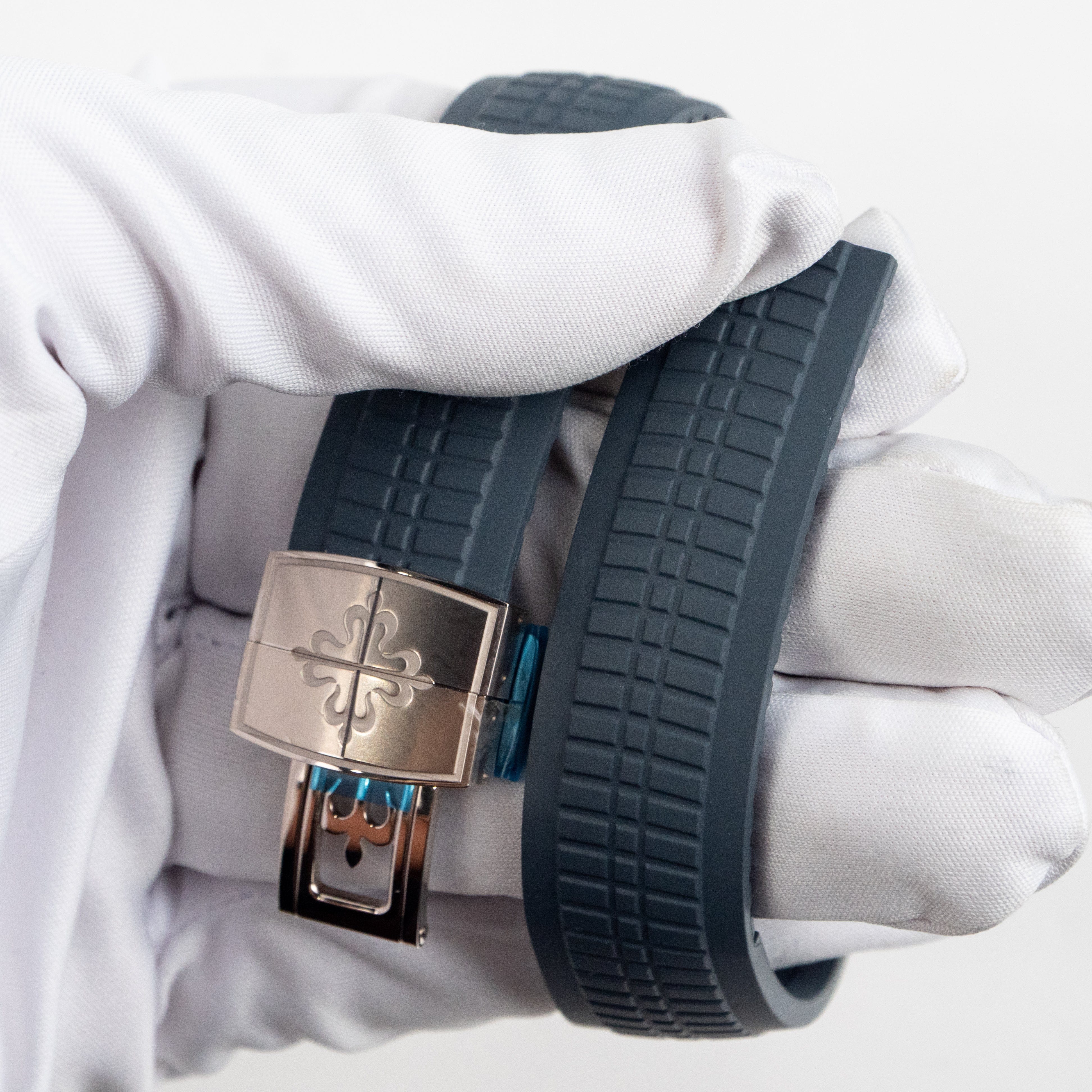 Patek Philippe Aquanaut 5164G-001 'Travel Time' White Gold Blue-Gray Dial (2025)