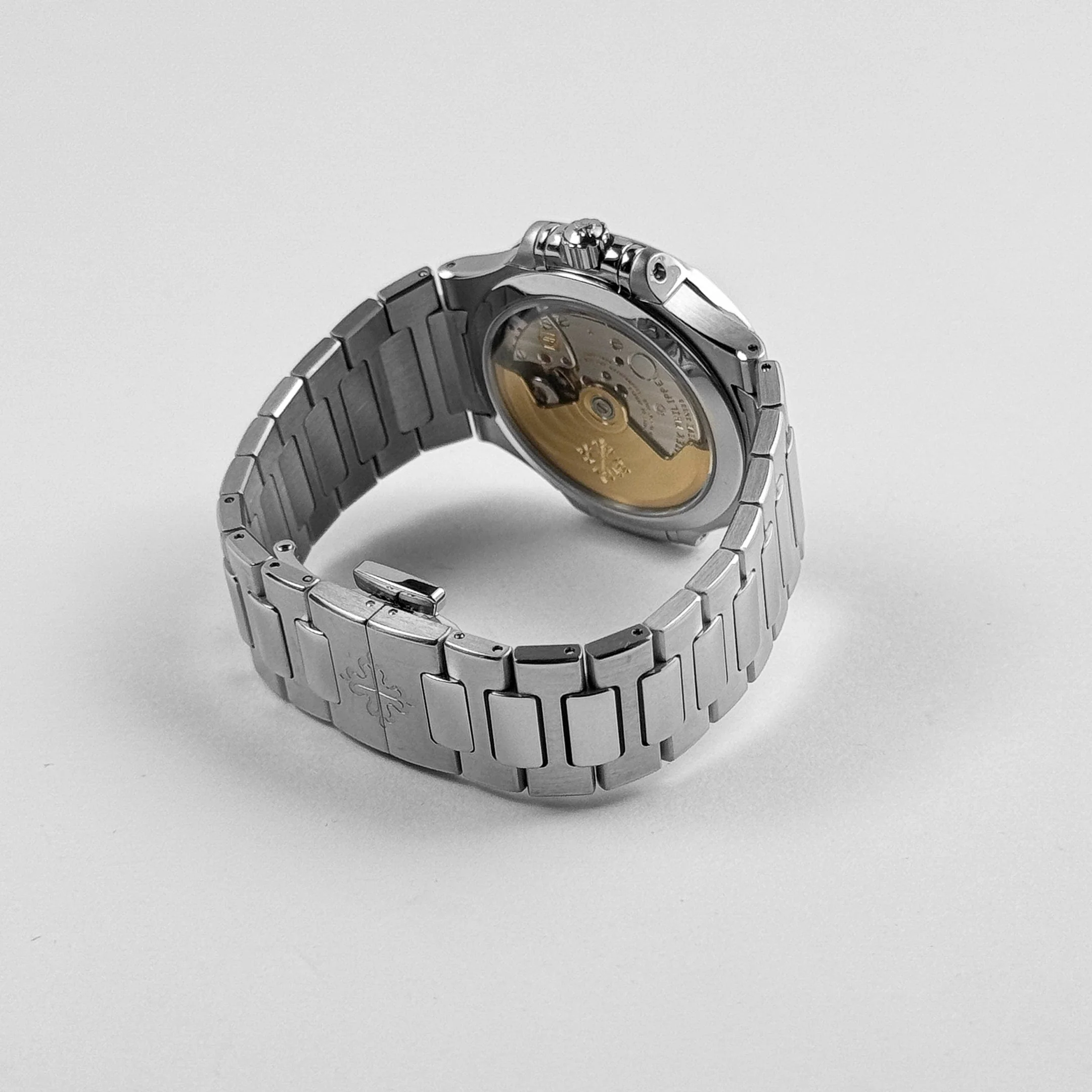 Patek Philippe Nautilus 7118/1200A-010 'Ladies' Stainless Steel Silver Dial Diamond Bezel (2022)