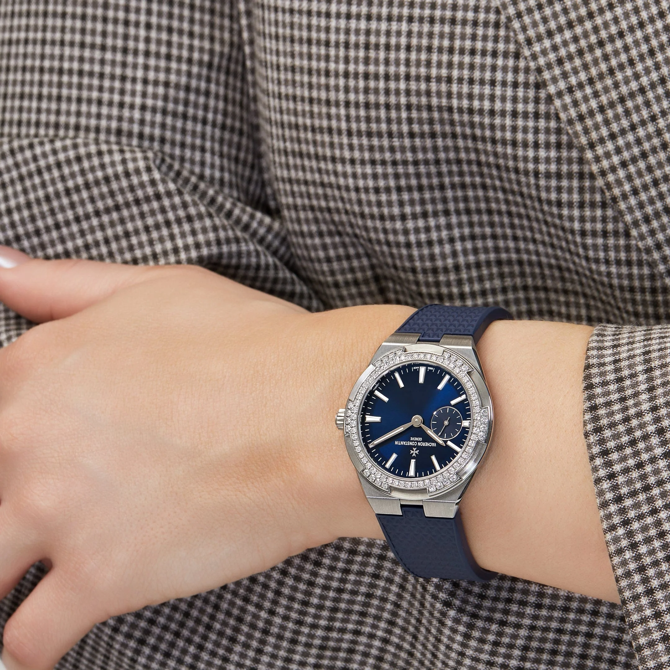 Vacheron Constantin Overseas 2305V/100A-B170 Self-Winding Diamond Bezel (2021)