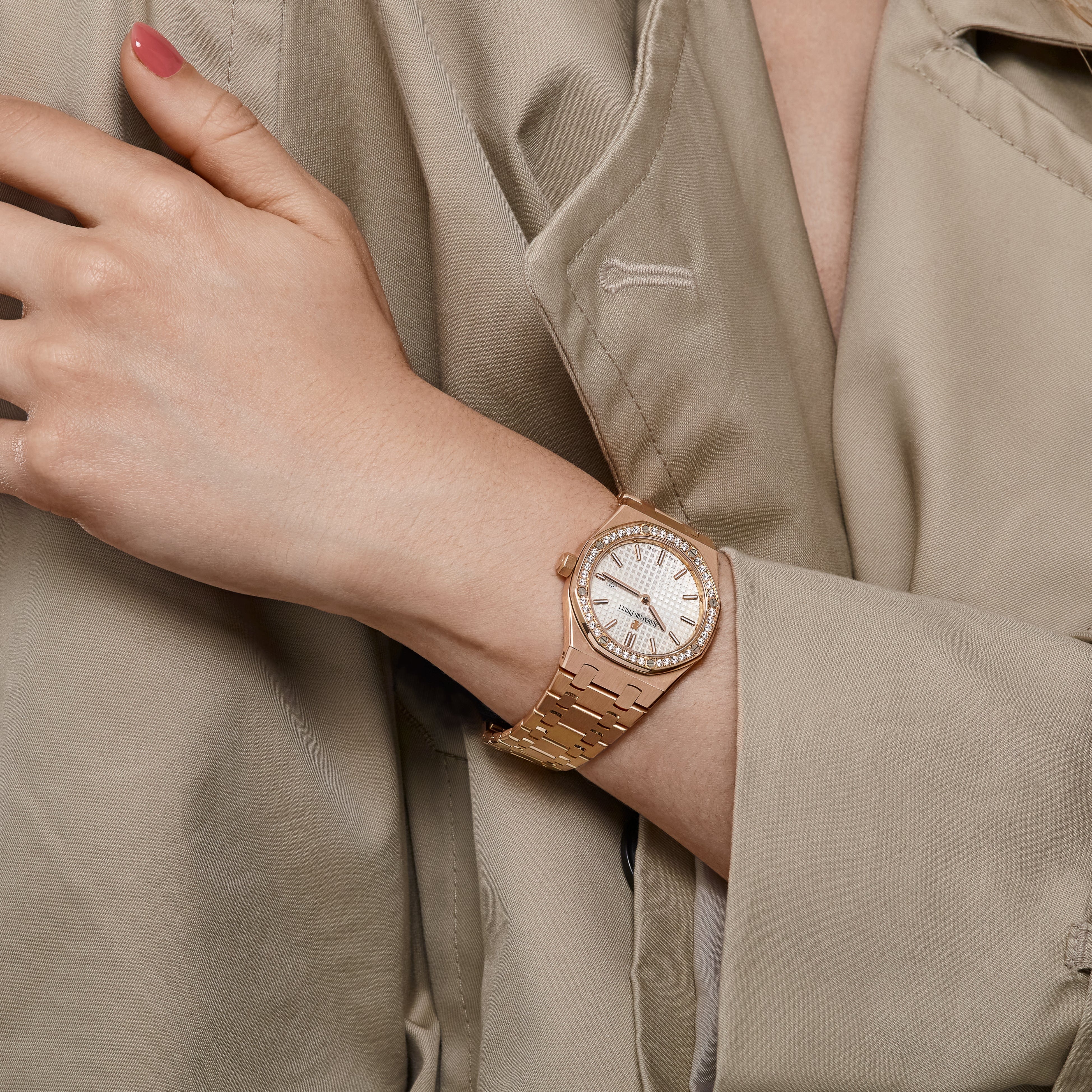 Audemars Piguet Royal Oak Quartz 67651OR.ZZ.1261OR.01 'Ladies' Rose Gold White Dial Diamond Bezel Quartz