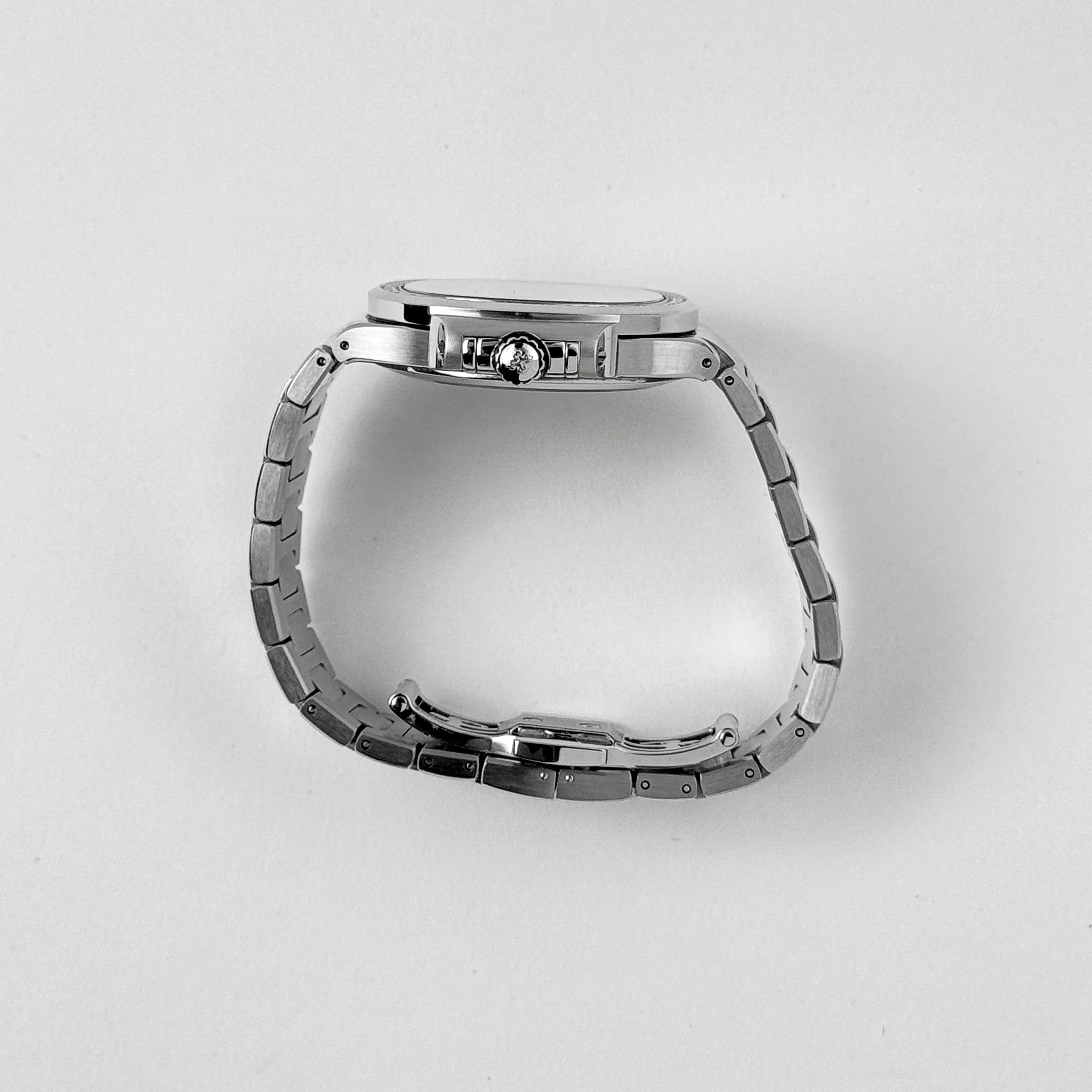 Patek Philippe Nautilus 7118/1200A-010 'Ladies' Stainless Steel Silver Dial Diamond Bezel (2024)