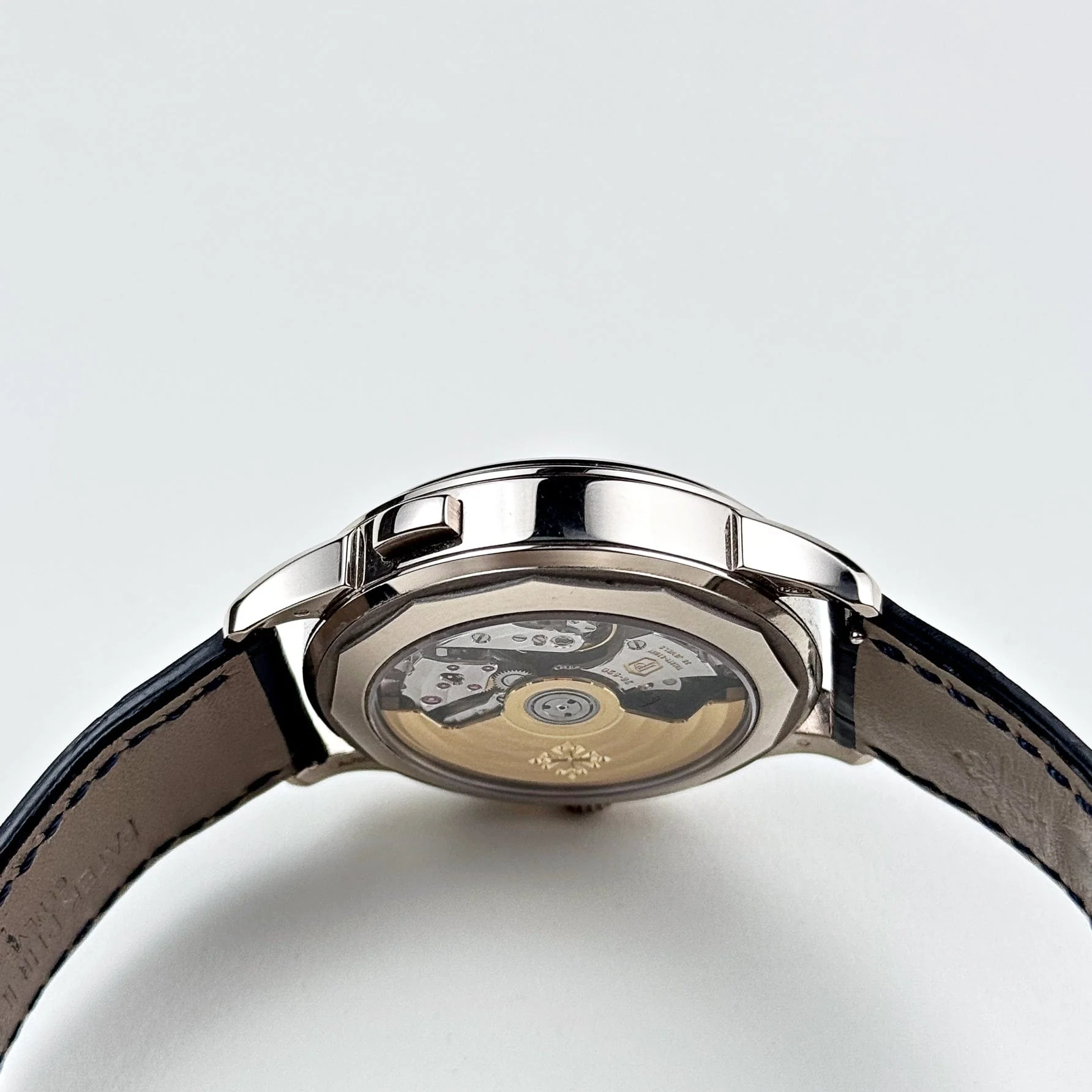 Patek Philippe Complications 5930G-010 World Time Flyback Chronograph White Gold Blue Dial (2020)