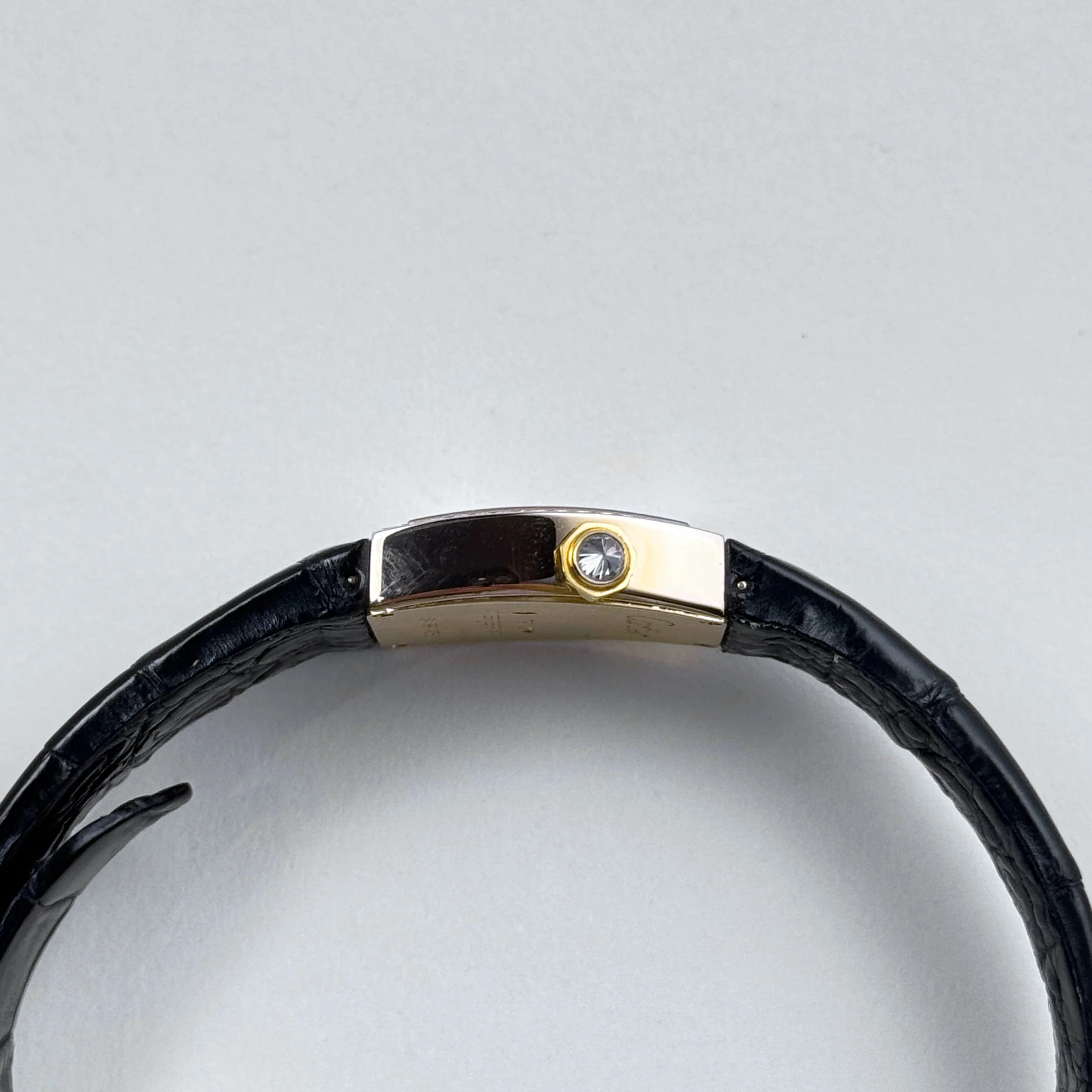 Cartier La Doña 2904 Yellow Gold Diamond Bezel Alligator