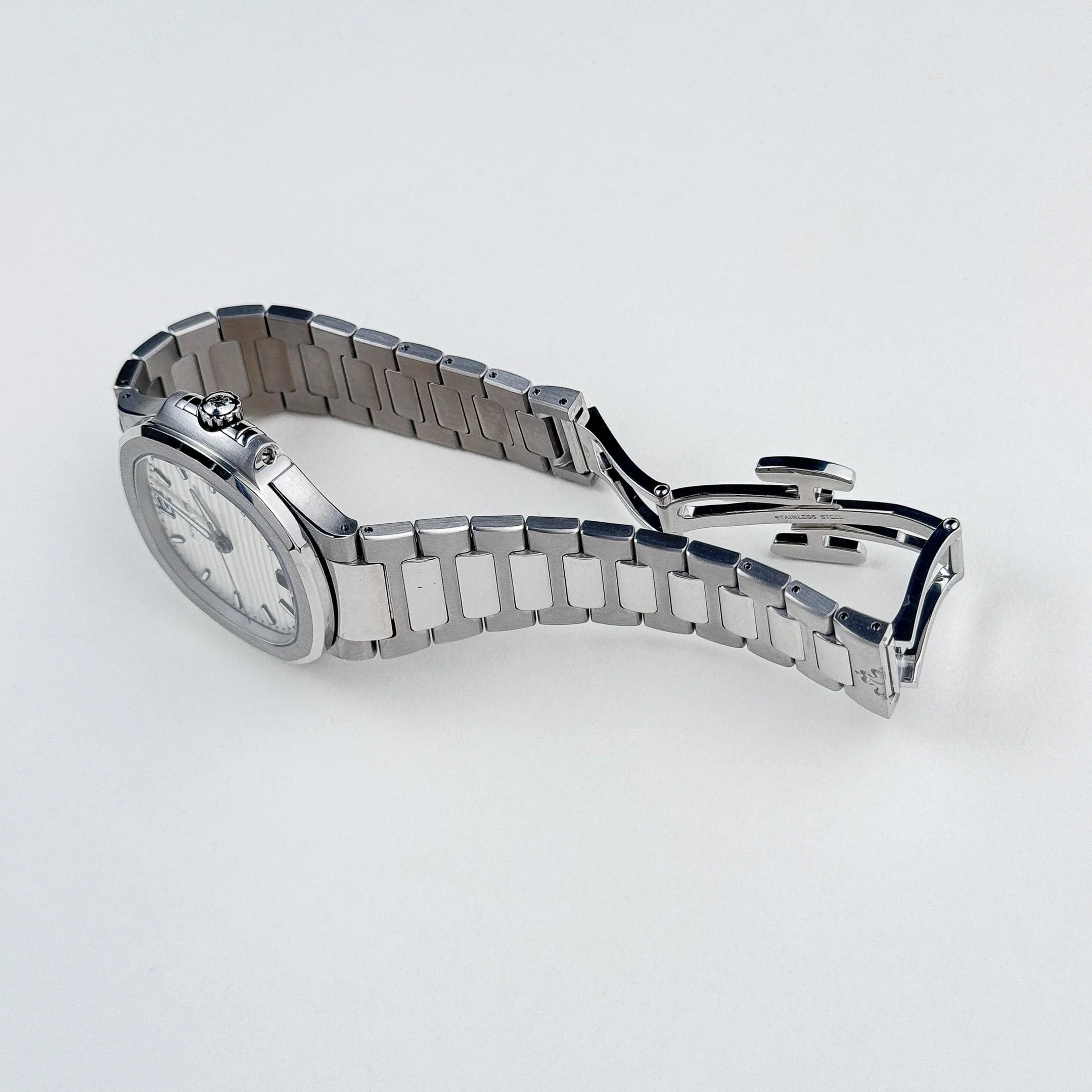 Patek Philippe Nautilus 7118/1A-010 Stainless Steel Silvery Opaline Dial (2022)