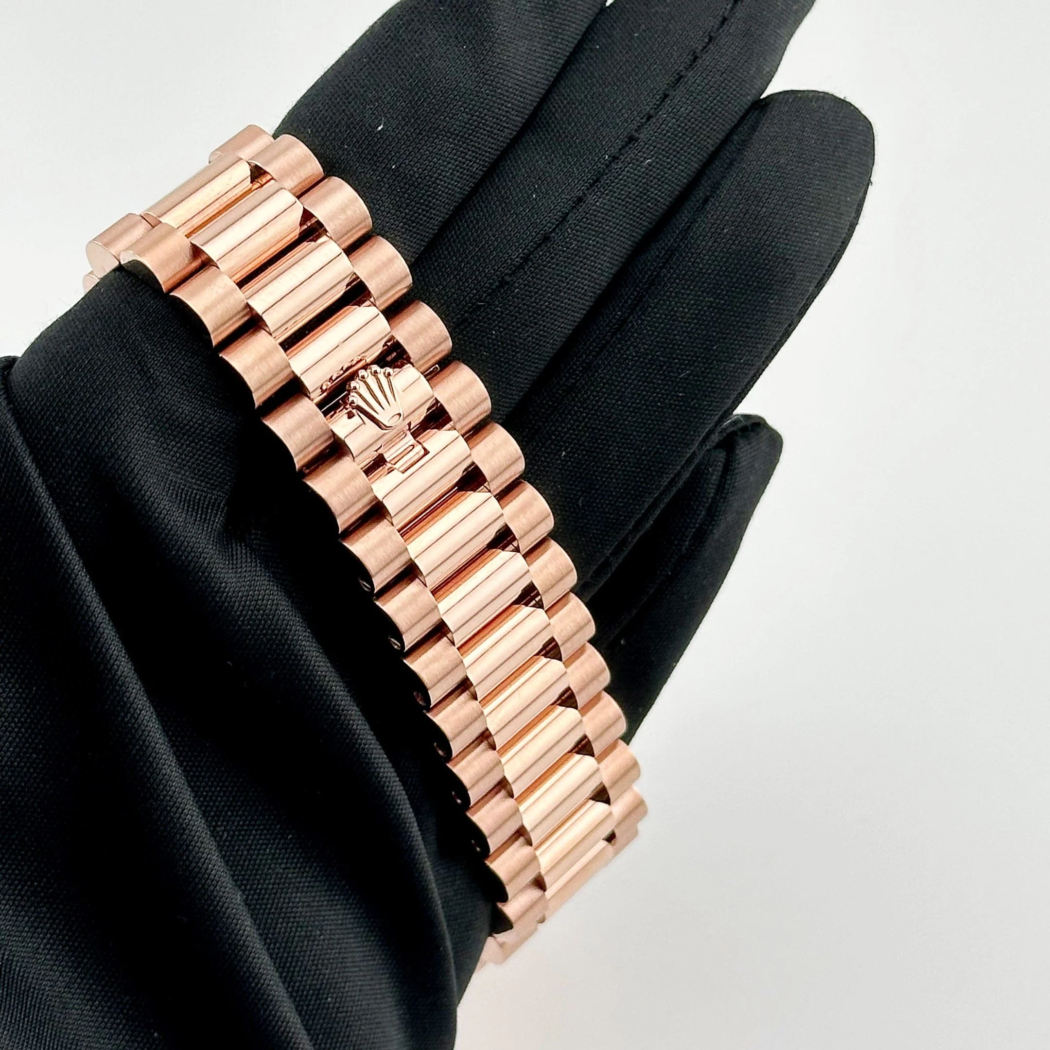 Rolex Day-Date 40 228235 Rose Gold Chocolate Baguette Diamond Dial (2025)